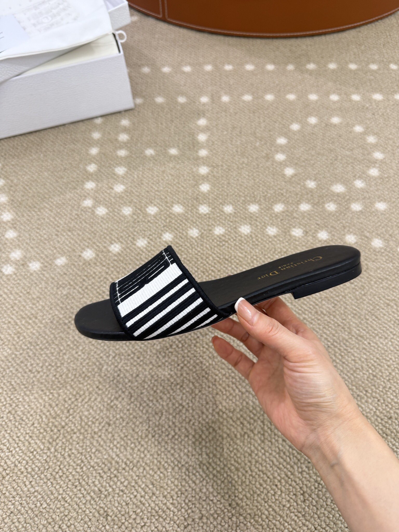 Bagsaaa Dway Slide Black and White Cotton Embroidered with D10r Graphique Motif