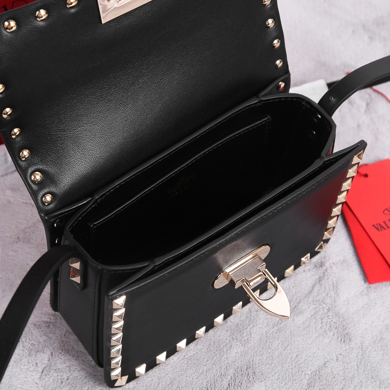 Bagsaaa Va1e*ntin0 Black Smooth Leather Rockstud23 Small Shoulder Bag - 19cm