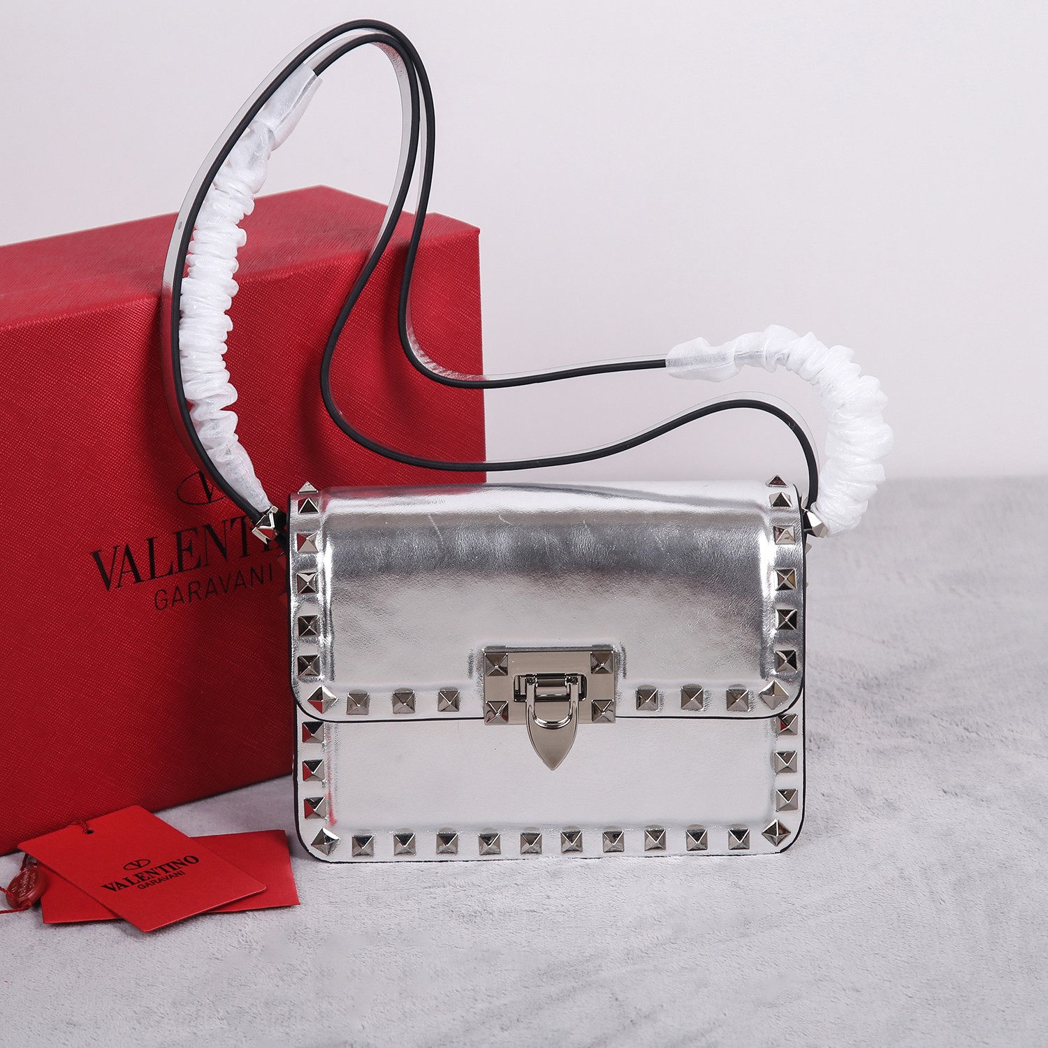 Bagsaaa Va1e*ntin0 Silver Smooth Leather Rockstud23 Small Shoulder Bag - 19cm