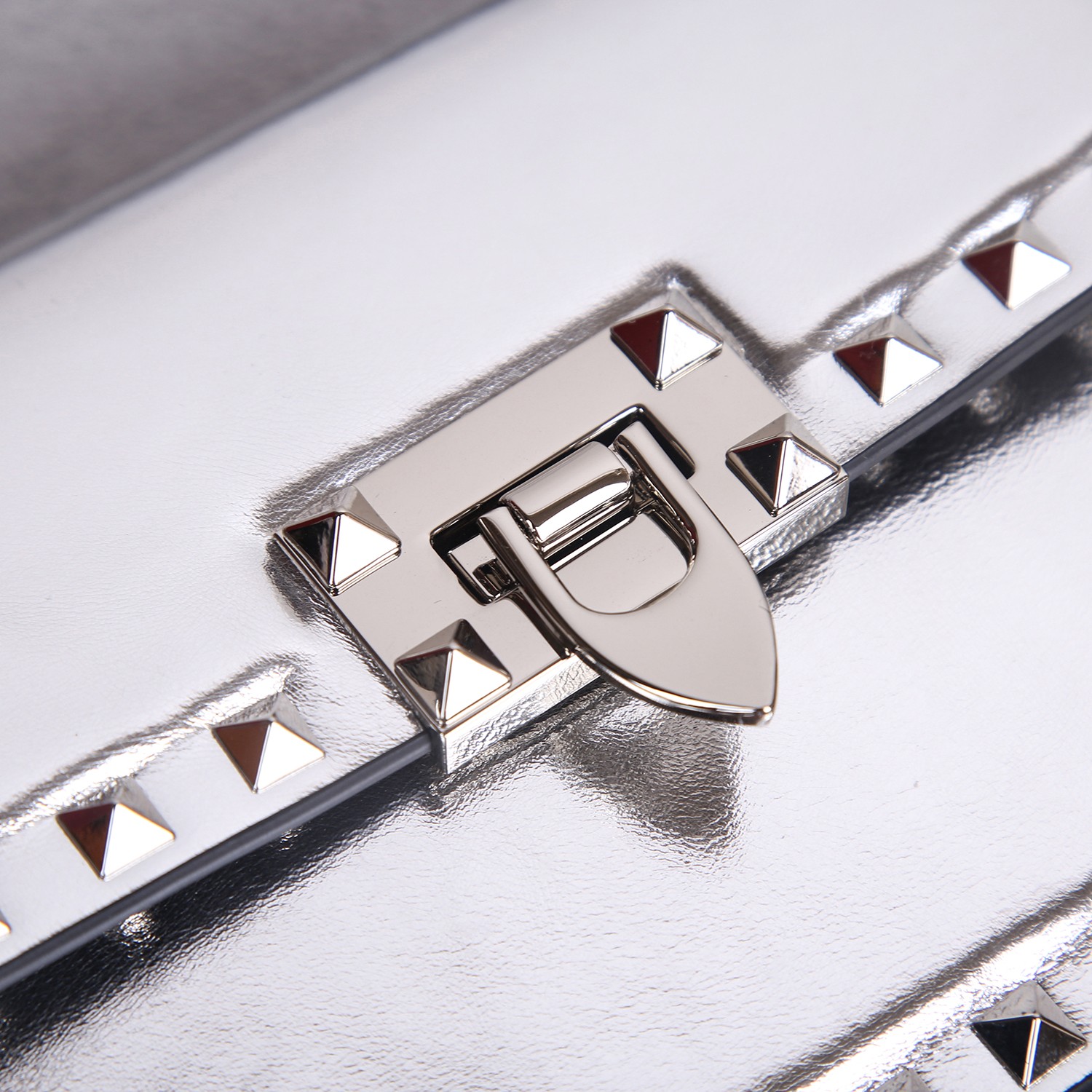 Bagsaaa Va1e*ntin0 Silver Smooth Leather Rockstud23 Small Shoulder Bag - 19cm
