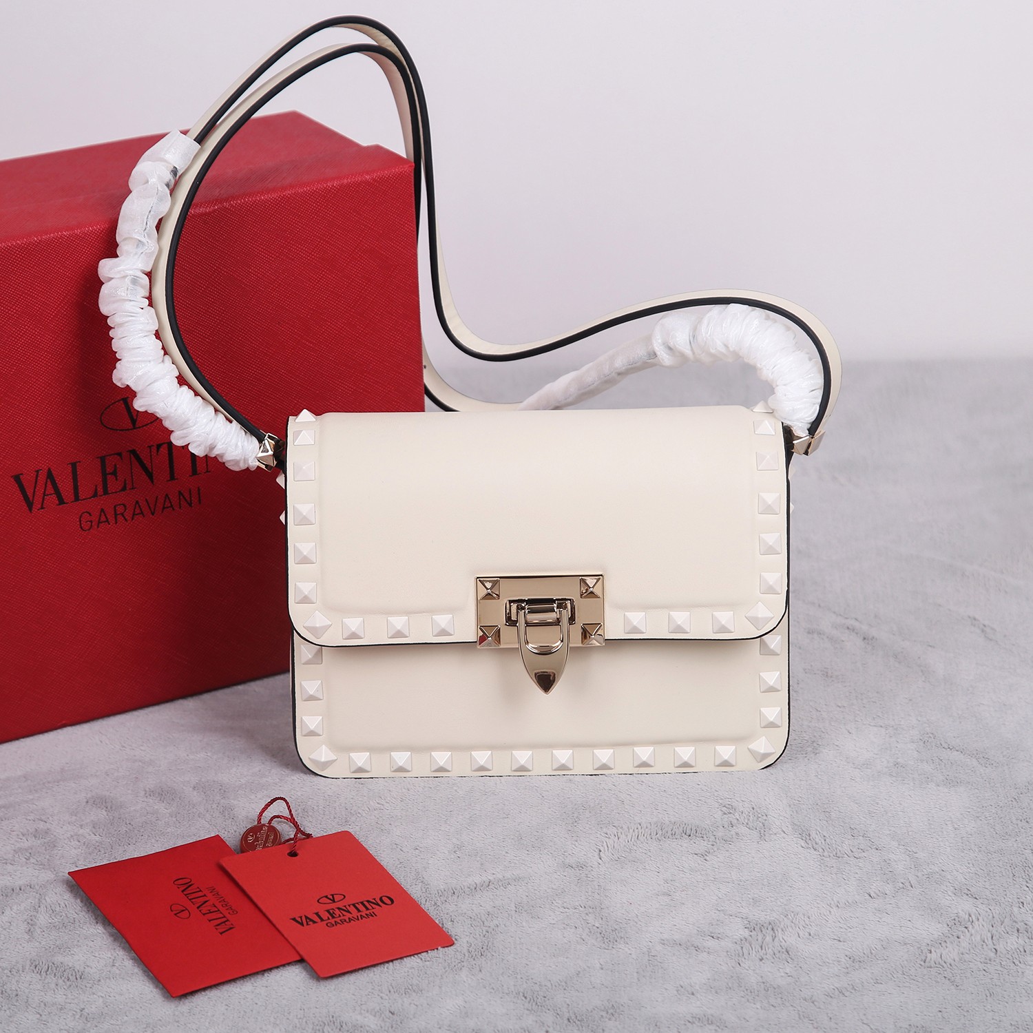 Bagsaaa Va1e*ntin0 White Smooth Leather Rockstud23 Small Shoulder Bag - 19cm
