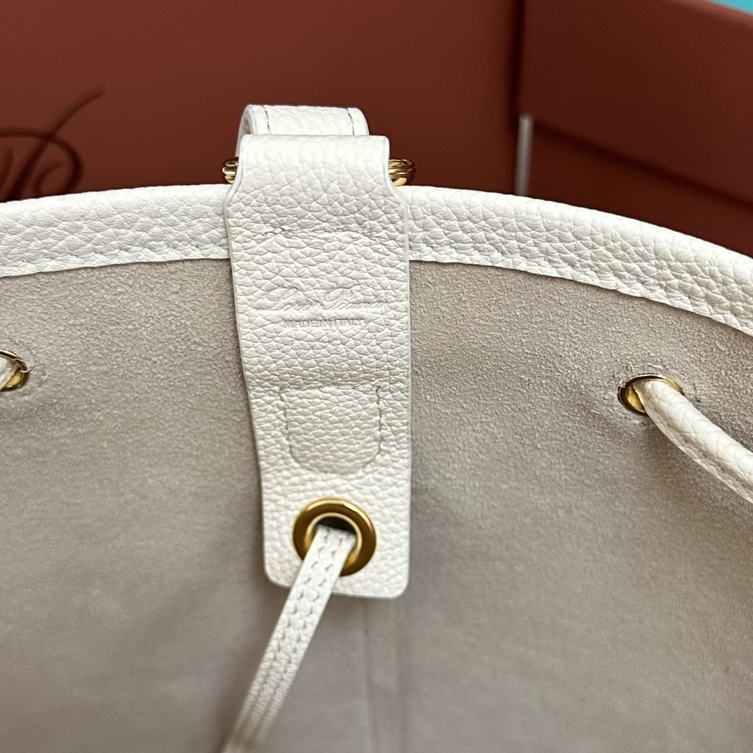 Bagsaaa L0r0 P1ana Extra Drawstring backpack L27 white - 27cm