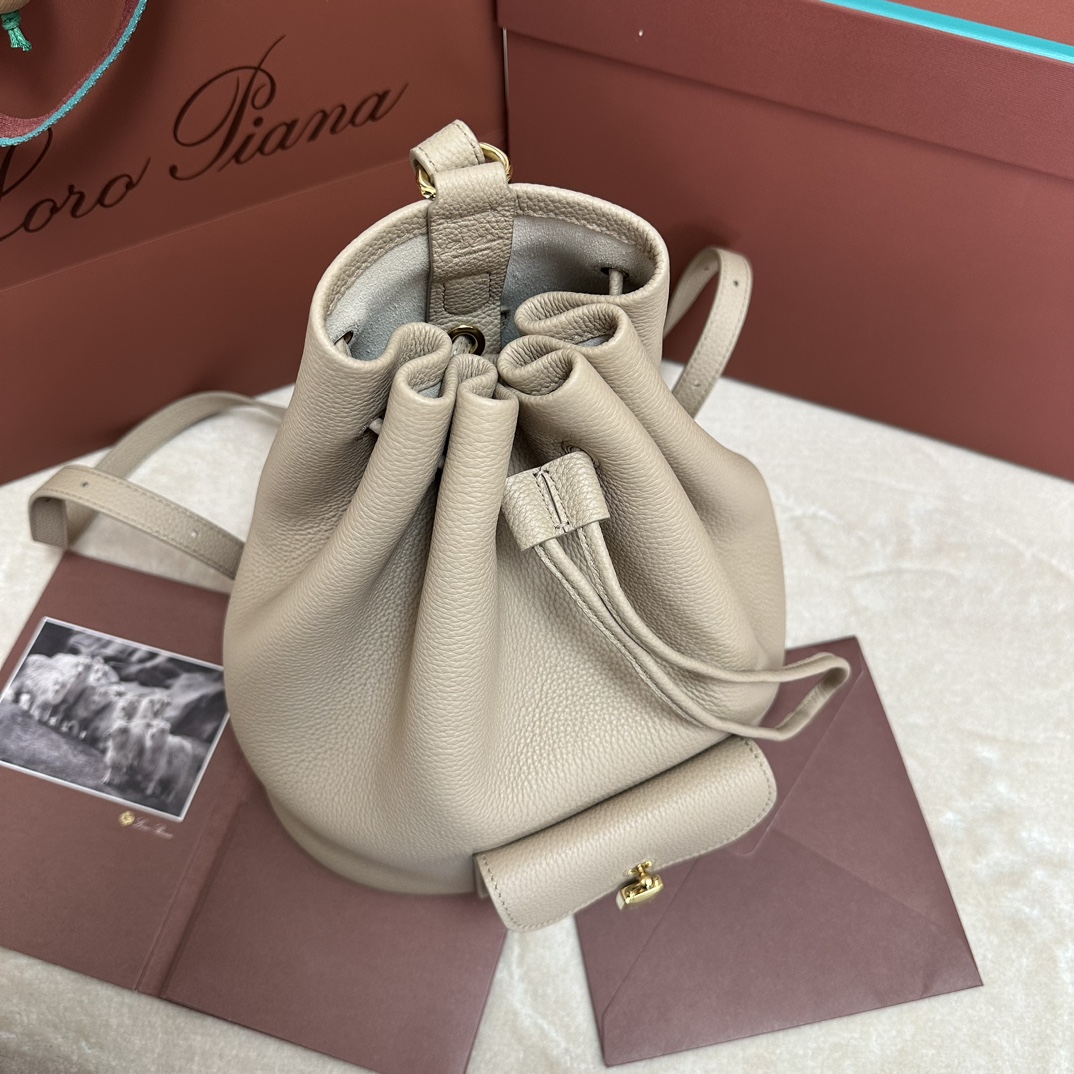 Bagsaaa L0r0 P1ana Extra Drawstring backpack L27 beige - 27cm