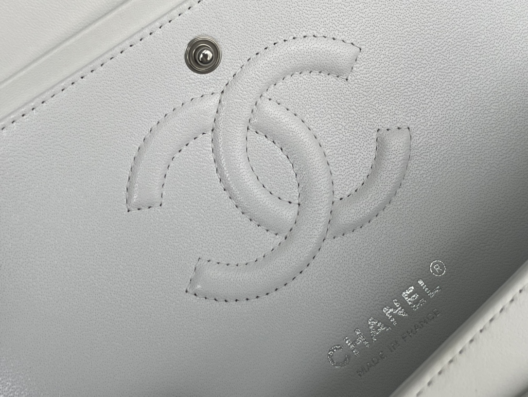 Bagsaaa Ch**el Flap Bag White Lambskin Silver Hardware - 25cm