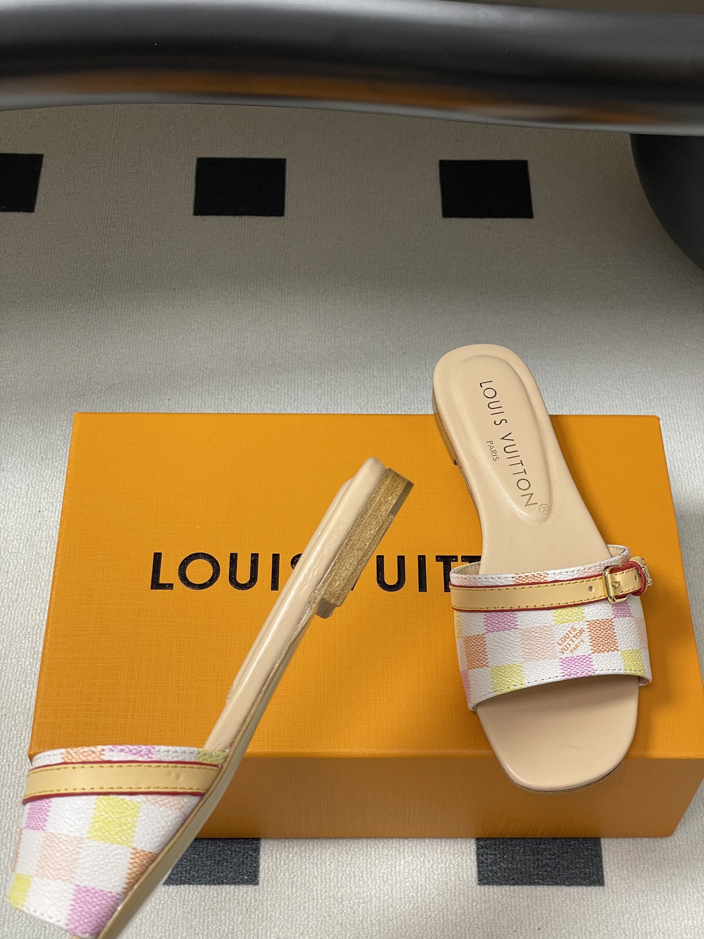 Bagsaaa LV Neo Revival Flat Mule Light Pink