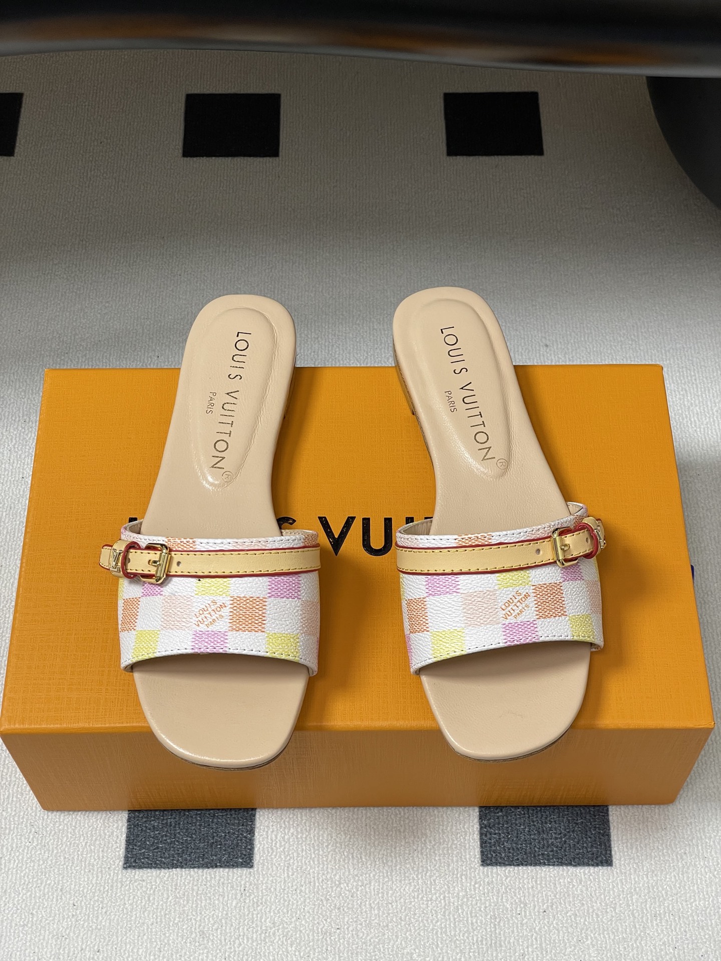 Bagsaaa LV Neo Revival Flat Mule Light Pink