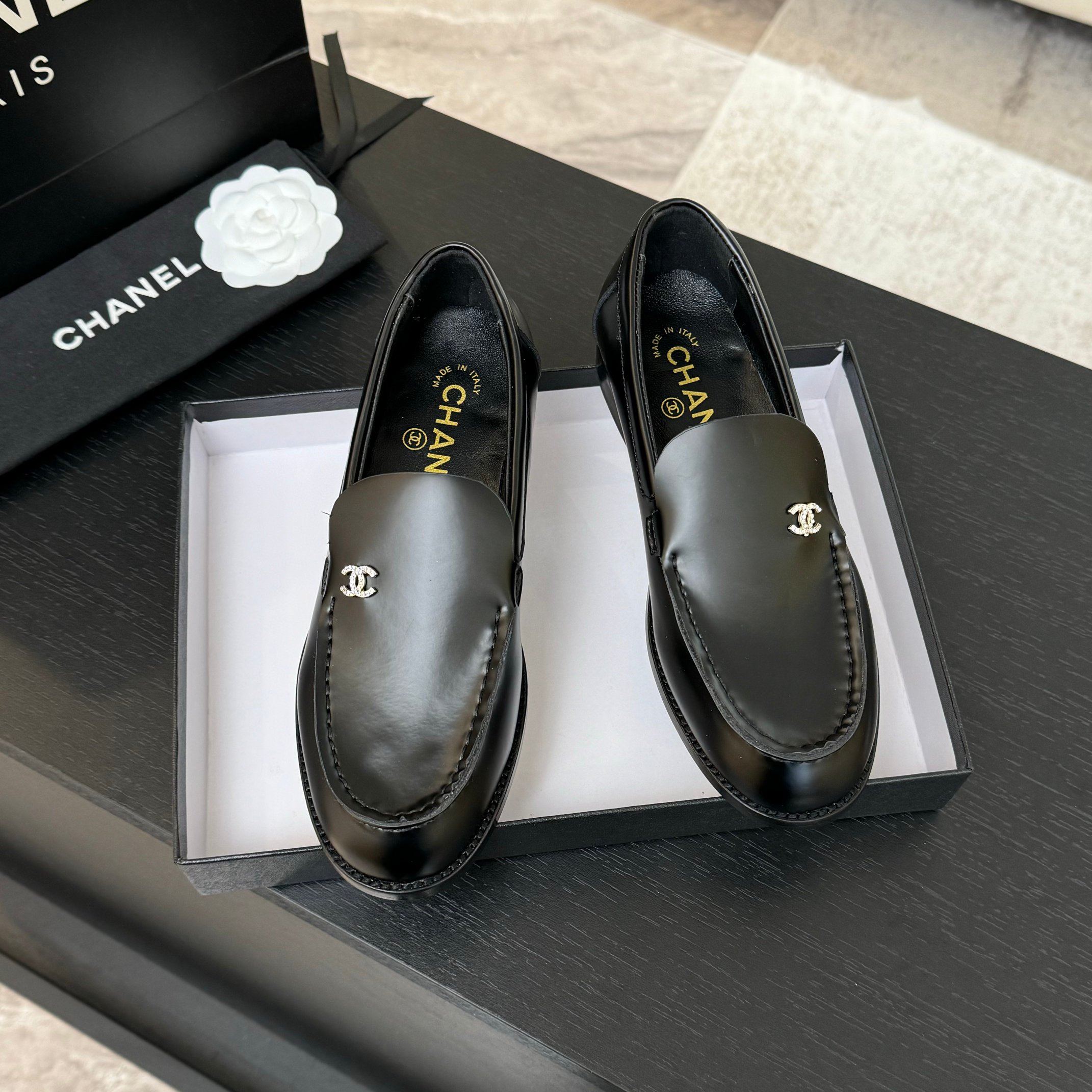 Bagsaaa Ch**el Moccasins G45615 Black