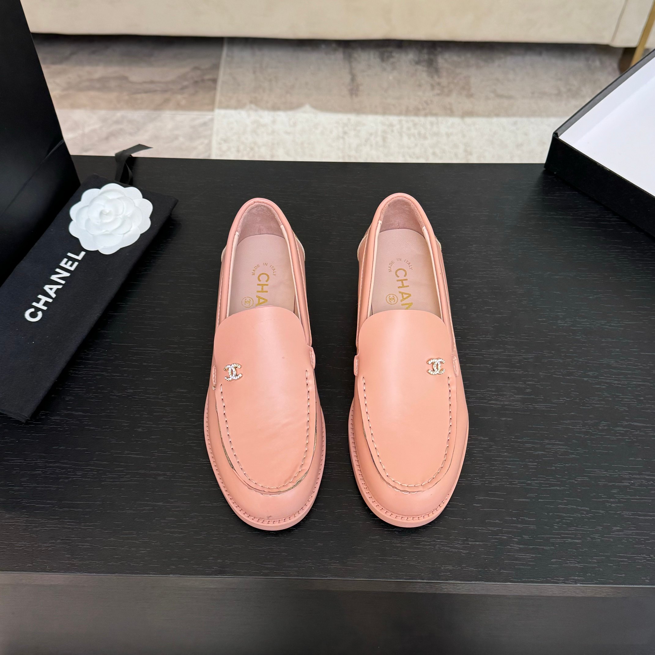 Bagsaaa Ch**el Moccasins G45615 Pink
