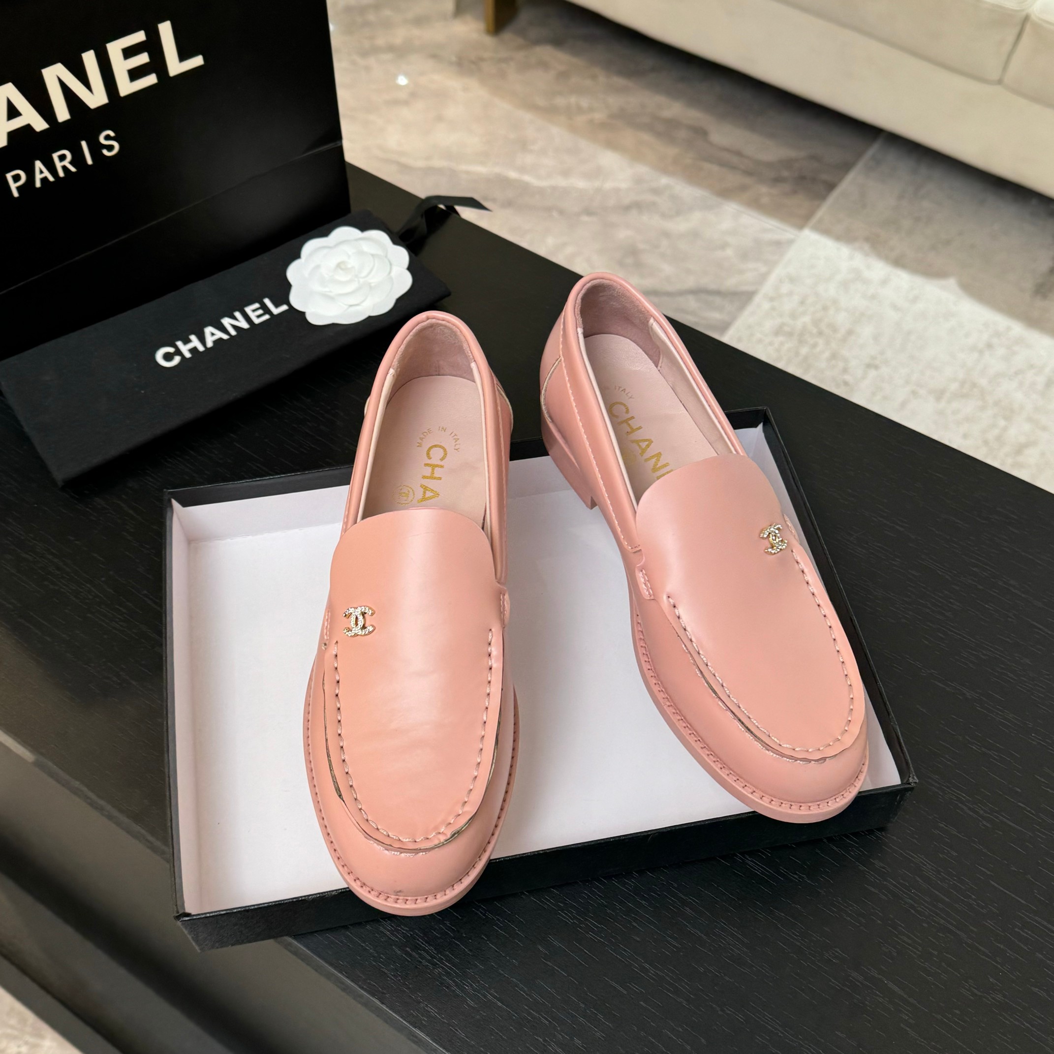 Bagsaaa Ch**el Moccasins G45615 Pink