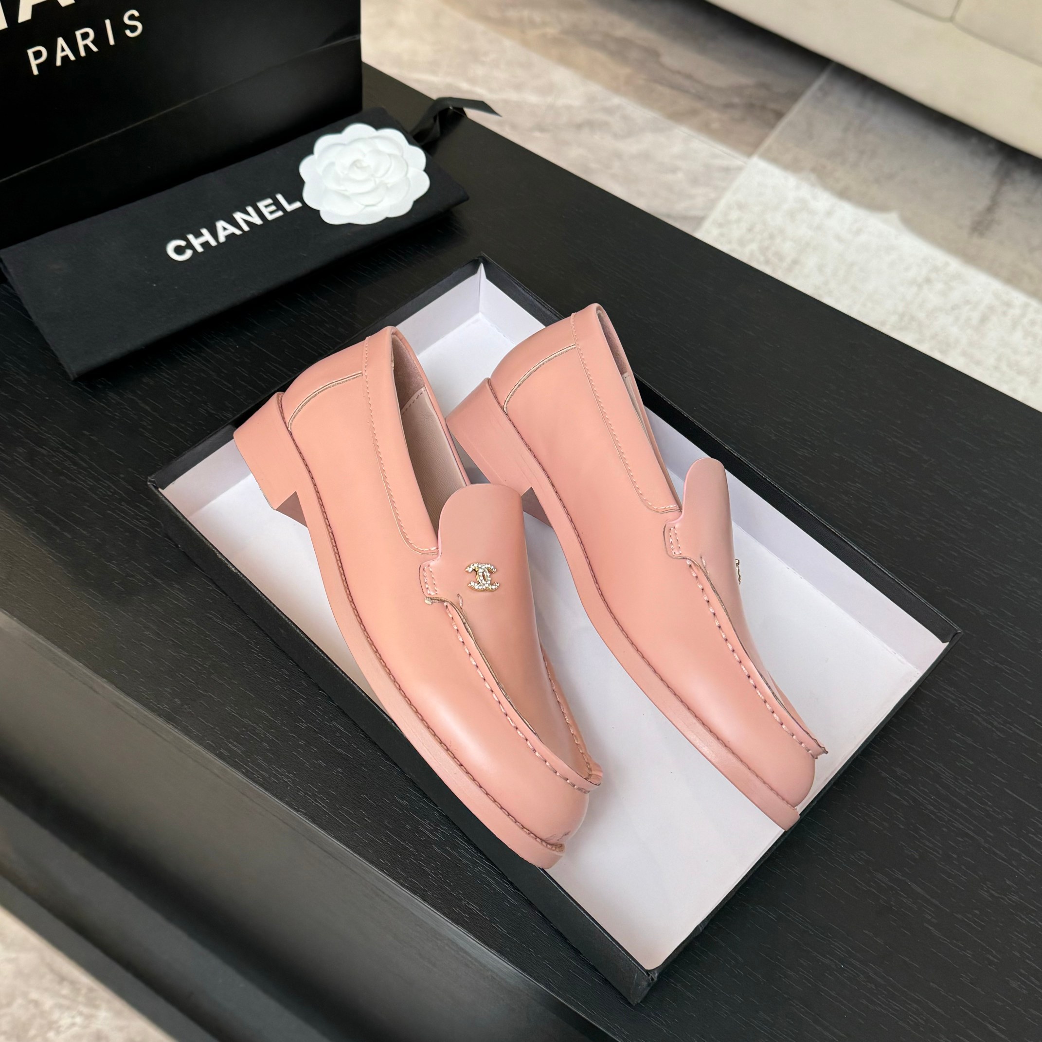Bagsaaa Ch**el Moccasins G45615 Pink