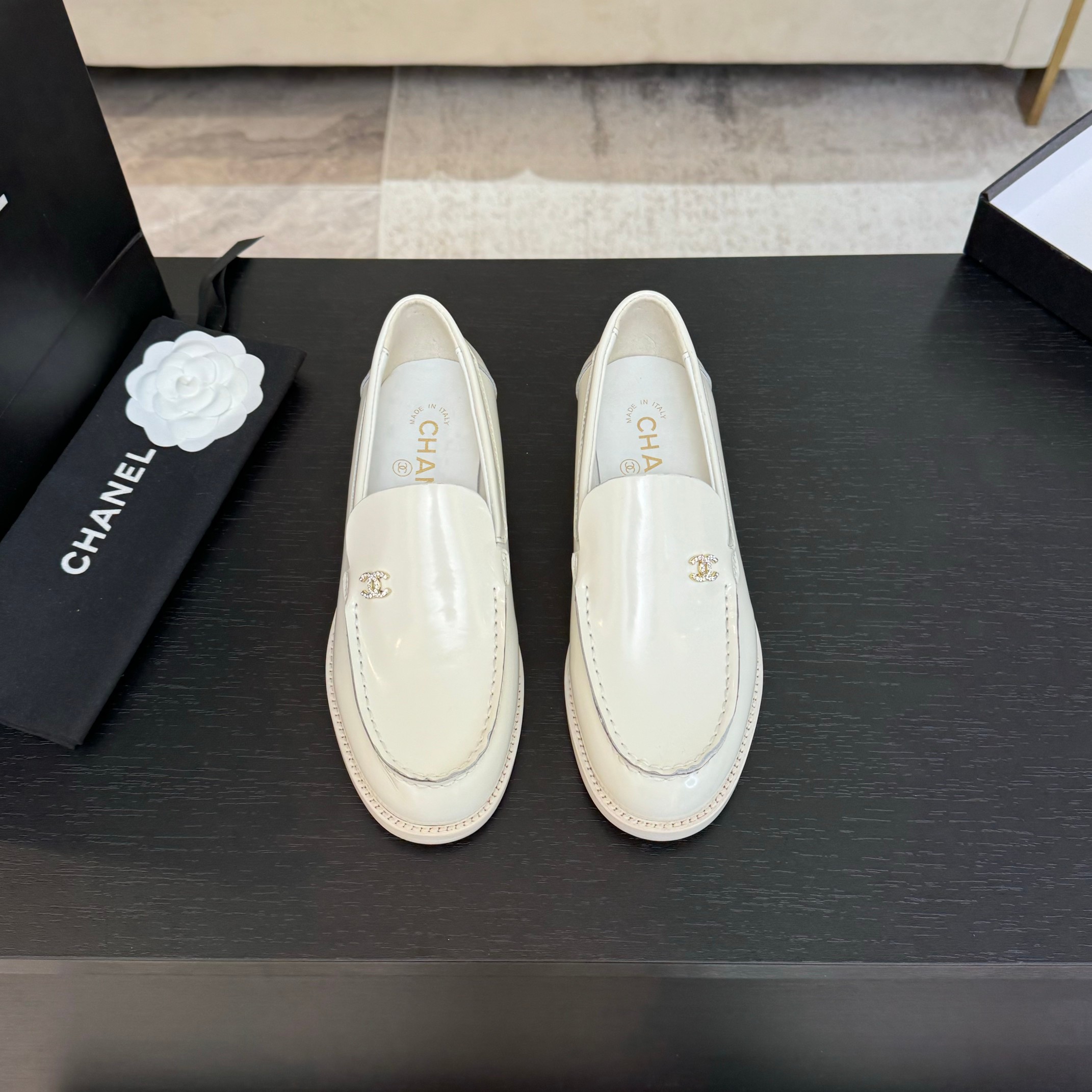Bagsaaa Ch**el Moccasins G45615 White