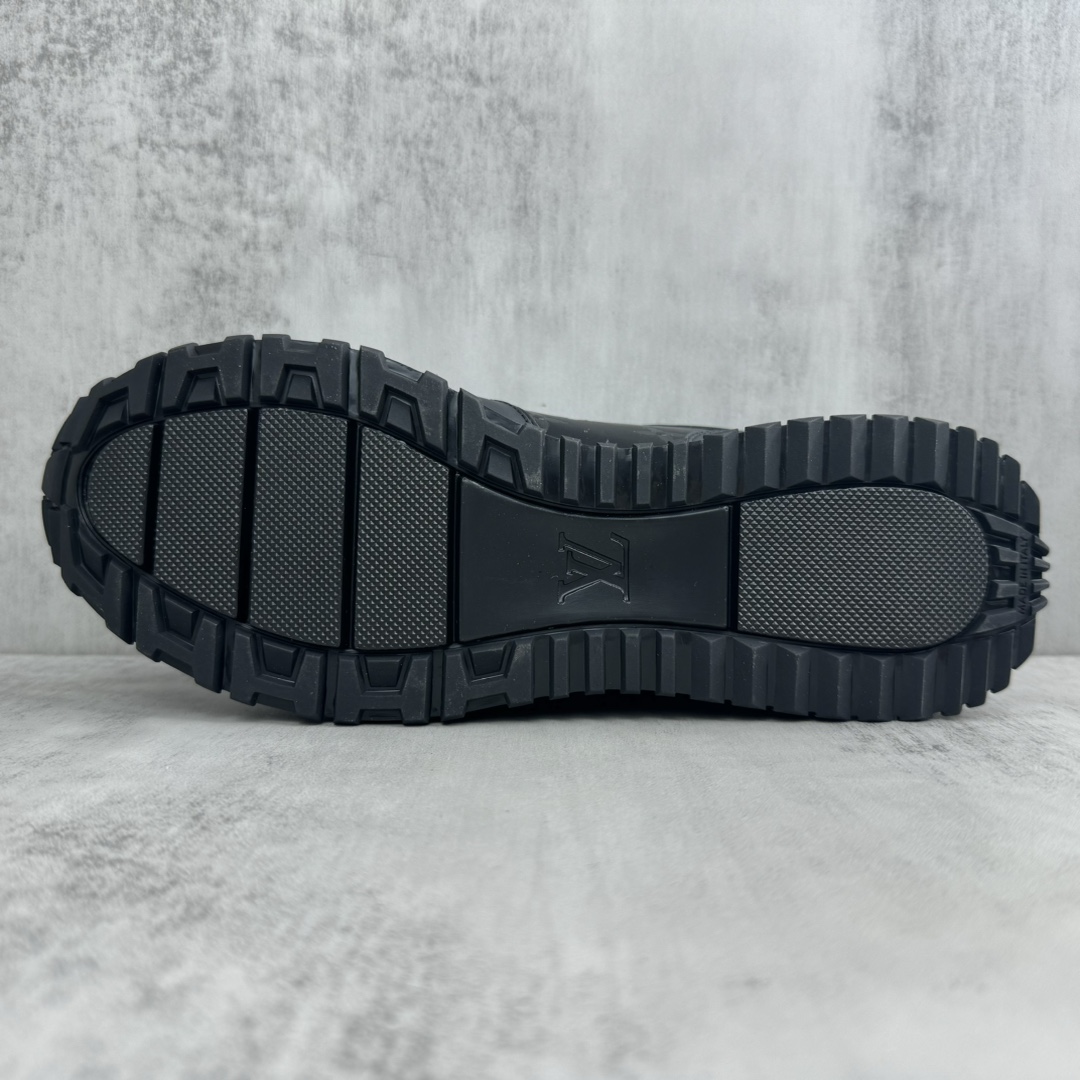 Bagsaaa LV Run Away Sneakers Black