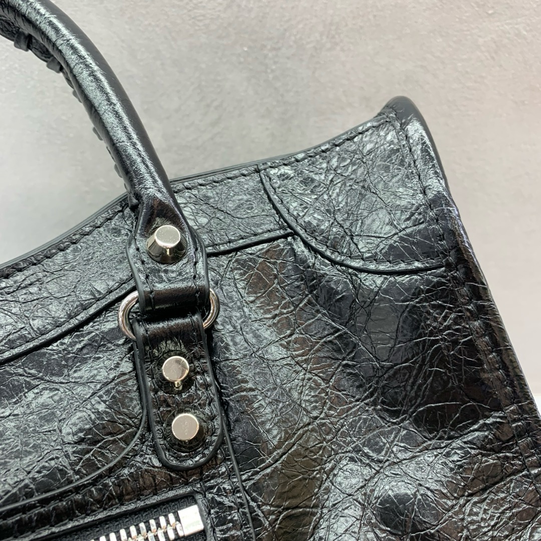 Bagsaaa Ba1en*iaga Le City Small Bag in black - 30x20x11cm