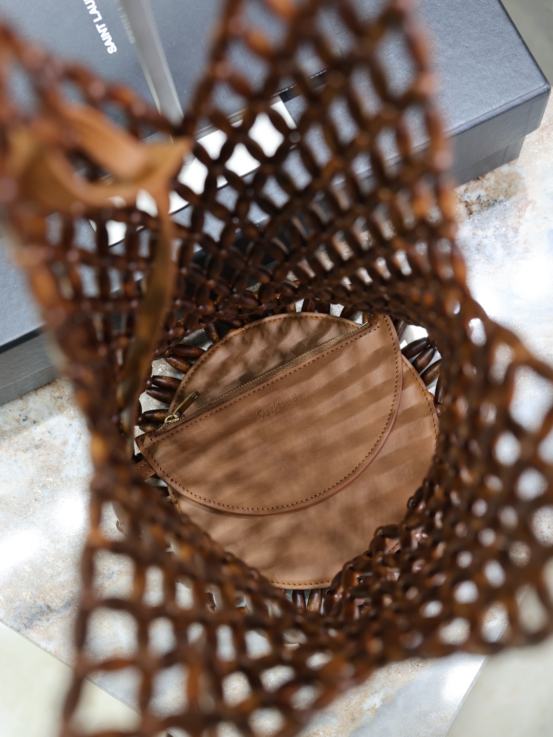 Bagsaaa Y51 S*pple bucket in wood beads 821911 brown - 45cm