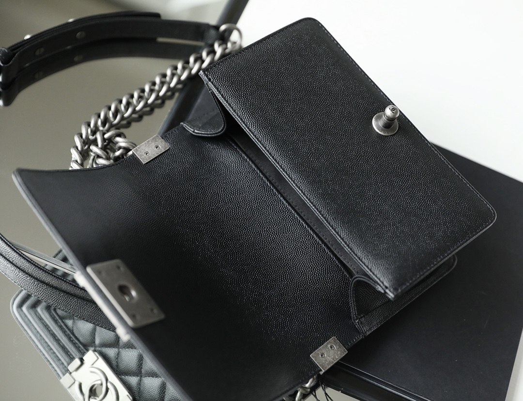 Bagsaaa Ch**el Boy Black Caviar & Silver Hardware - 20.5cm
