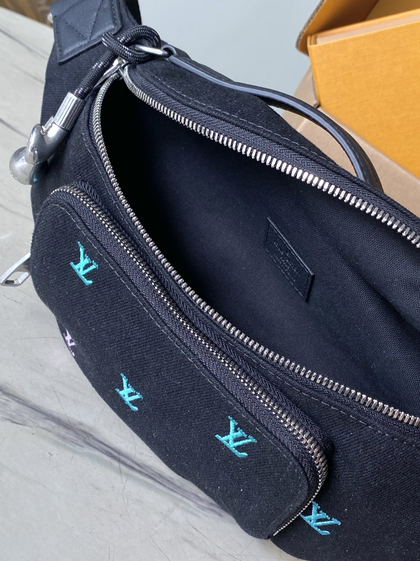 Bagsaaa LV M13961 Rush Bumbag Gradient Blue - 30cm