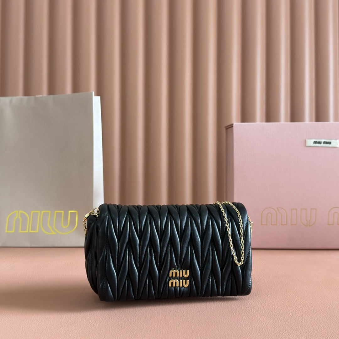 Bagsaaa Miu Miu Matelassé nappa leather mini-bag 5BP086 black - 18cm