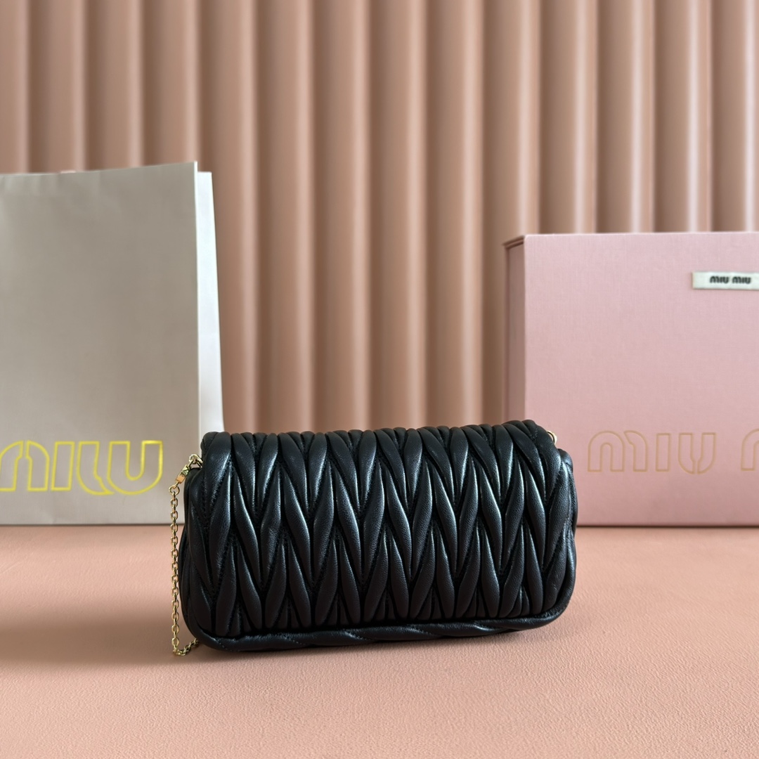 Bagsaaa Miu Miu Matelassé nappa leather mini-bag 5BP086 black - 18cm