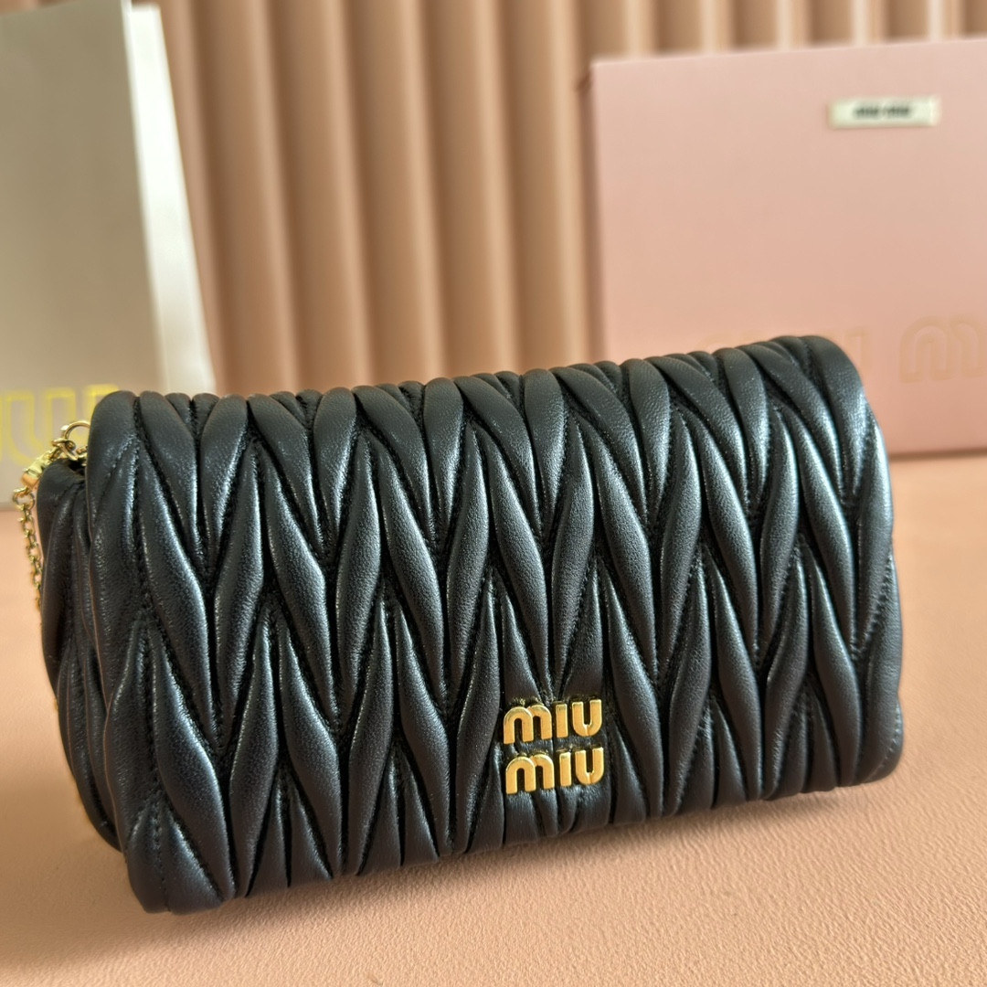 Bagsaaa Miu Miu Matelassé nappa leather mini-bag 5BP086 black - 18cm