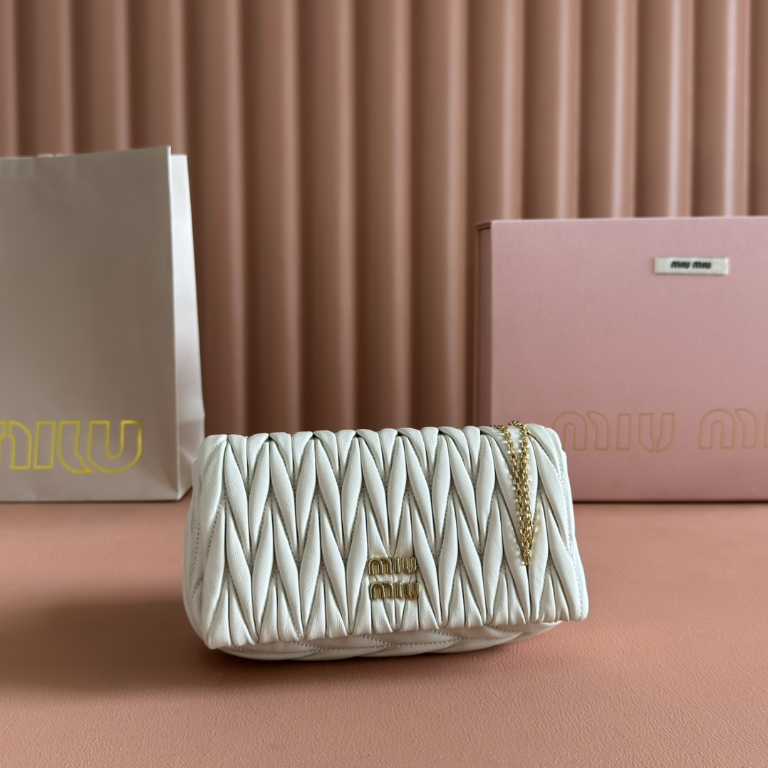 Bagsaaa Miu Miu Matelassé nappa leather mini-bag 5BP086 white - 18cm