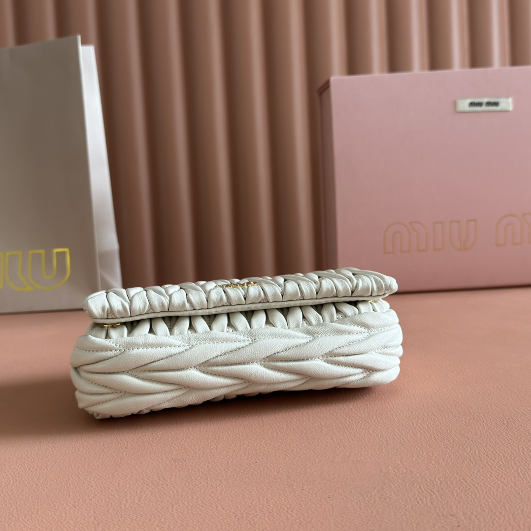 Bagsaaa Miu Miu Matelassé nappa leather mini-bag 5BP086 white - 18cm