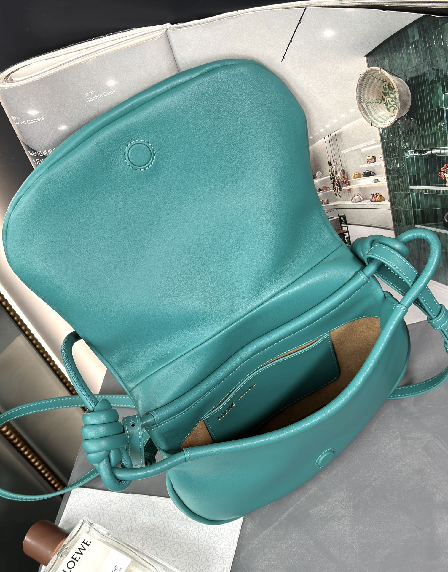 Bagsaaa L0ew* Paseo Leather Shoulder Bag Green - 26cm