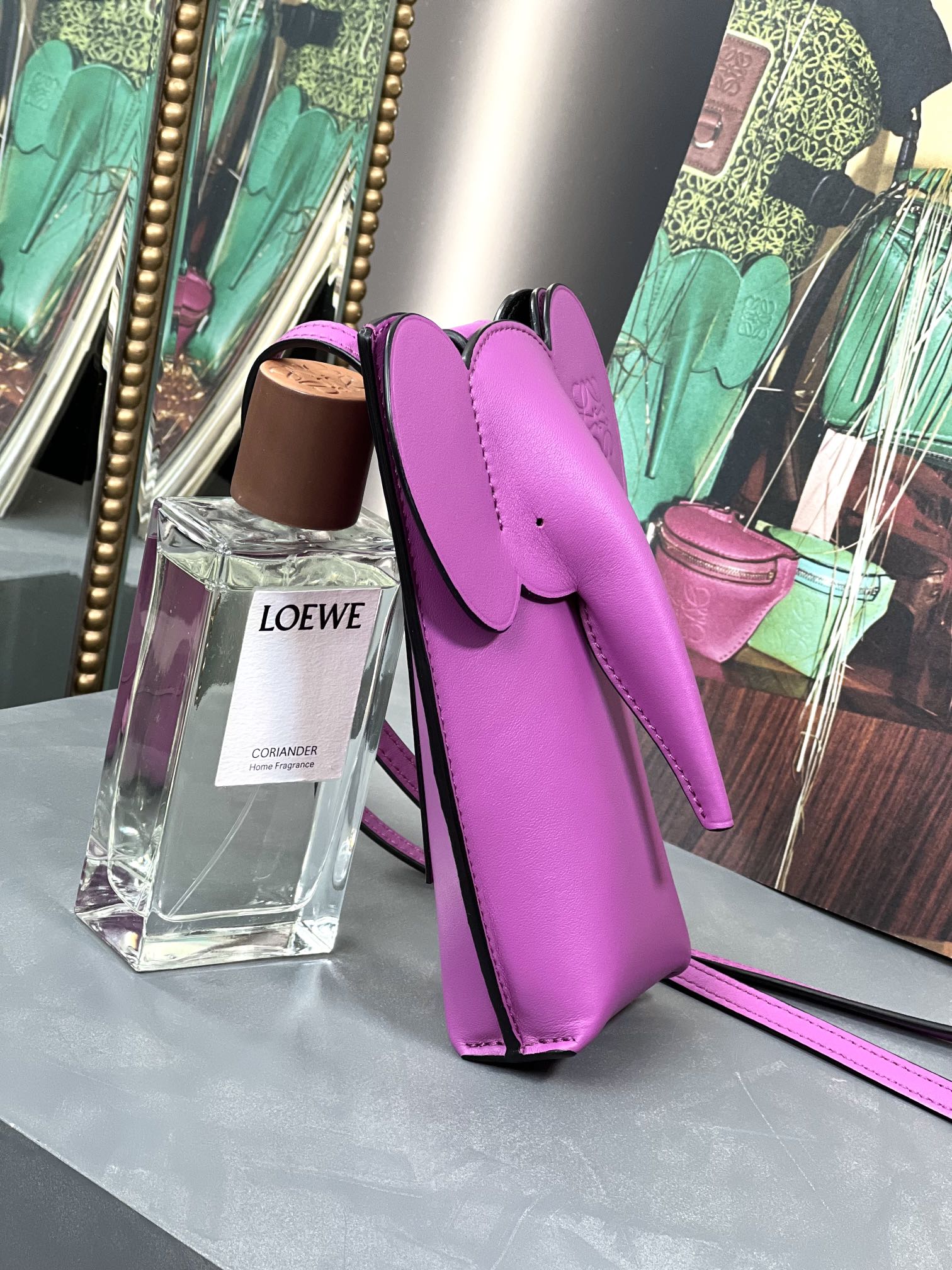 Bagsaaa L0ew* Elephant pocket in classic calfskin purple - 18cm