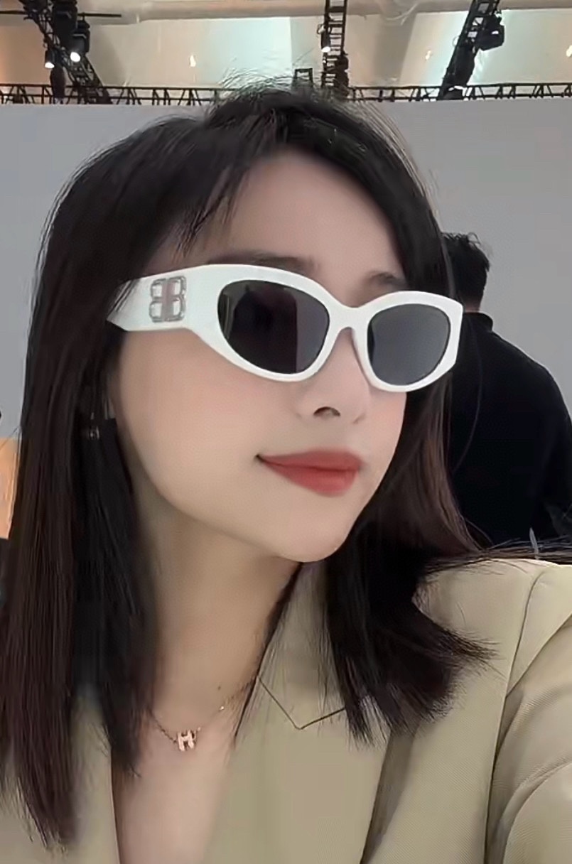 Bagsaaa Ba1en*iaga Bossy Round Af Sunglasses in White