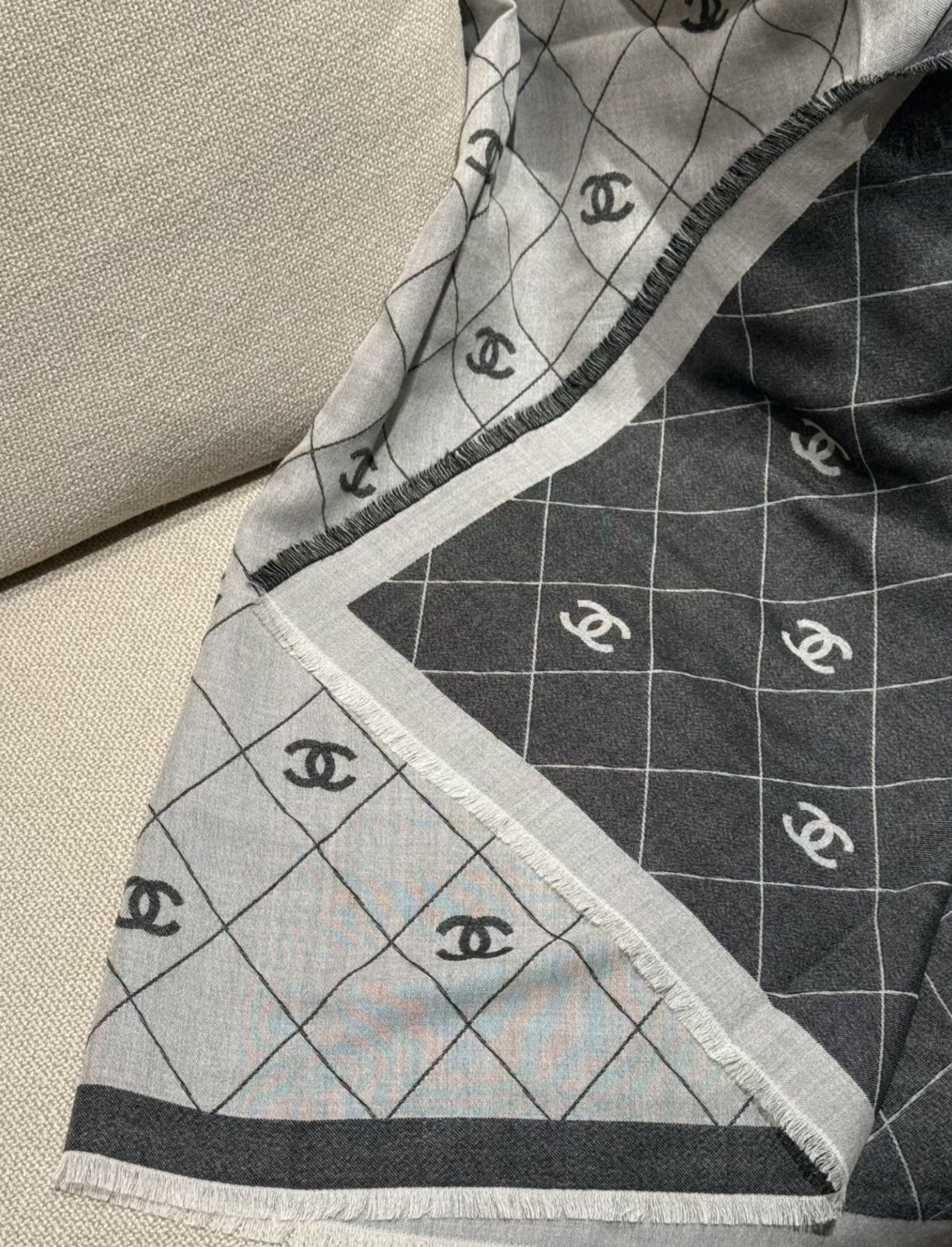 Bagsaaa Ch**el Scarf Gray - 140cm