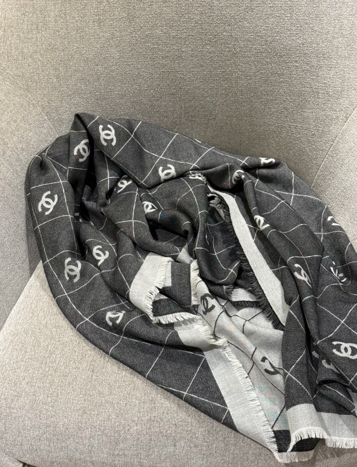 Bagsaaa Ch**el Scarf Gray - 140cm