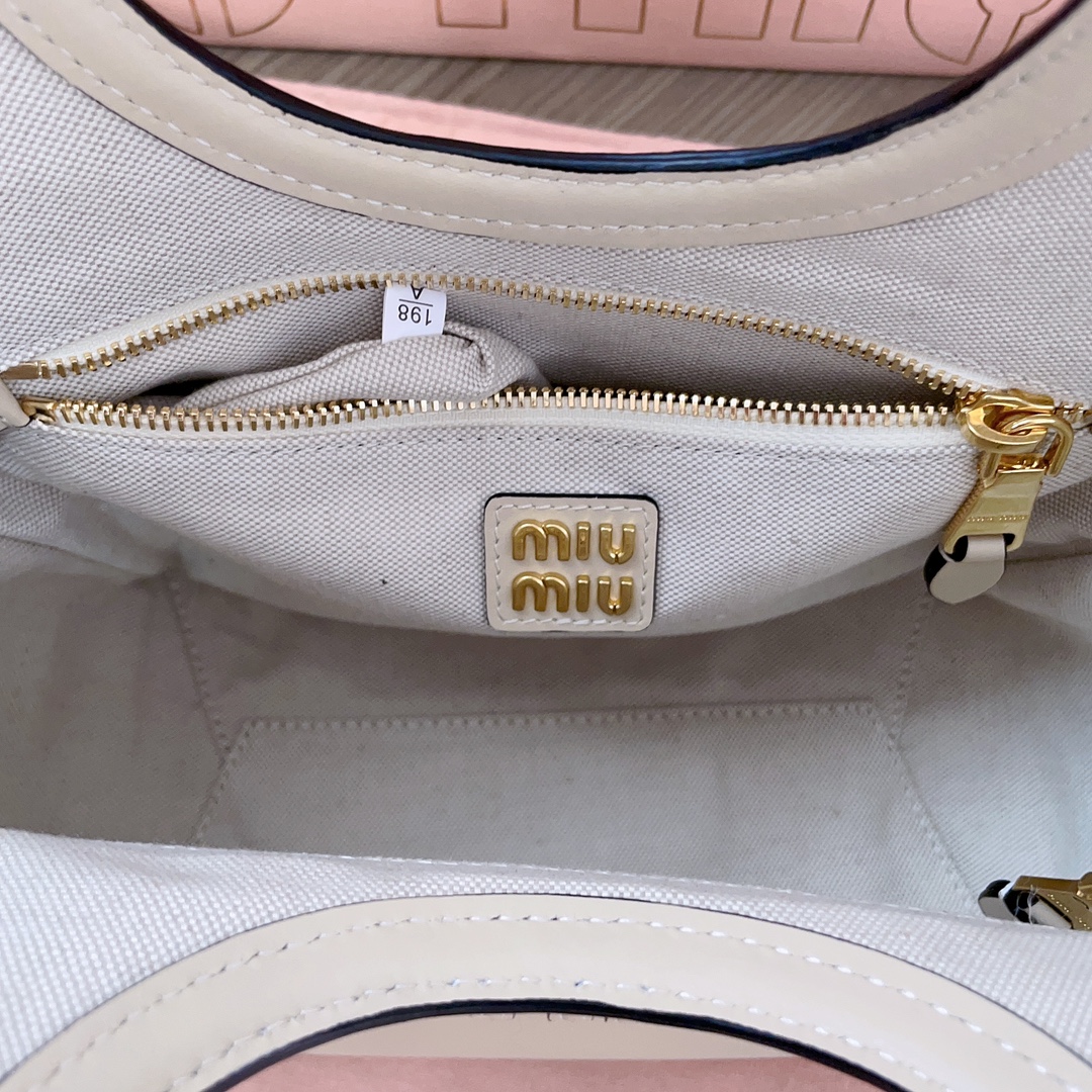 Bagsaaa Miu Miu IVY leather bag small beige - 23.5cm