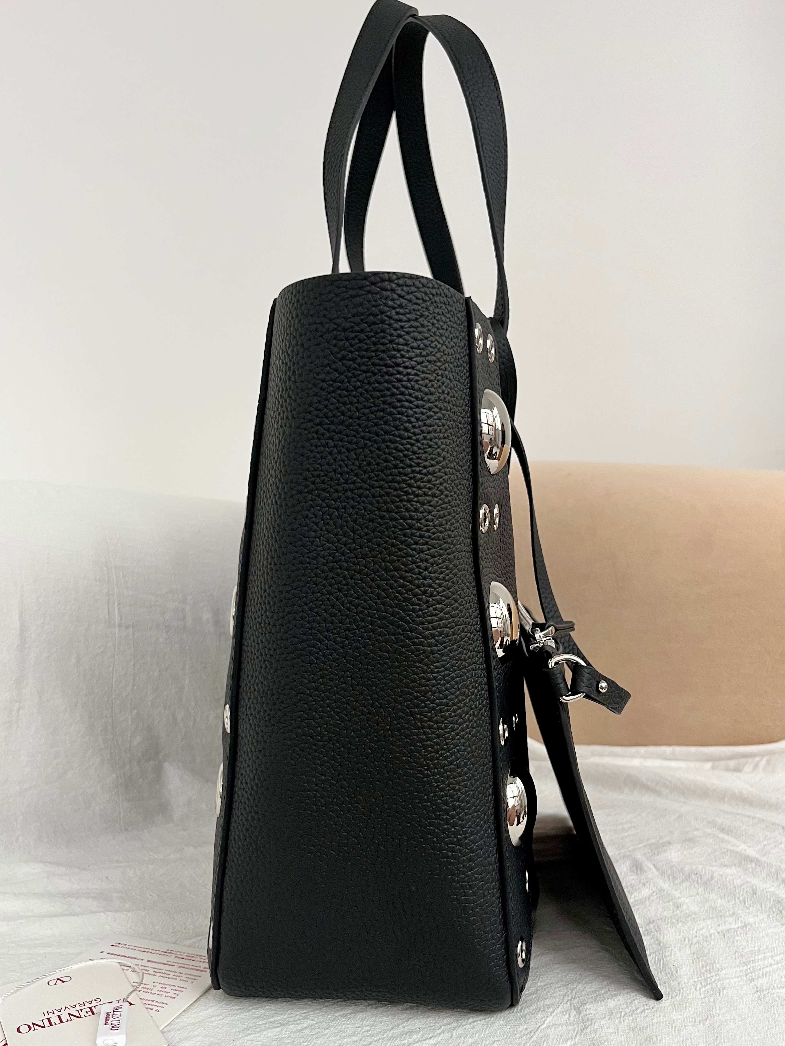 Bagsaaa Va1e*ntin0 Garavani Nellcôte Medium Shopping Bag In Grainy Calfskin Black - 40cm