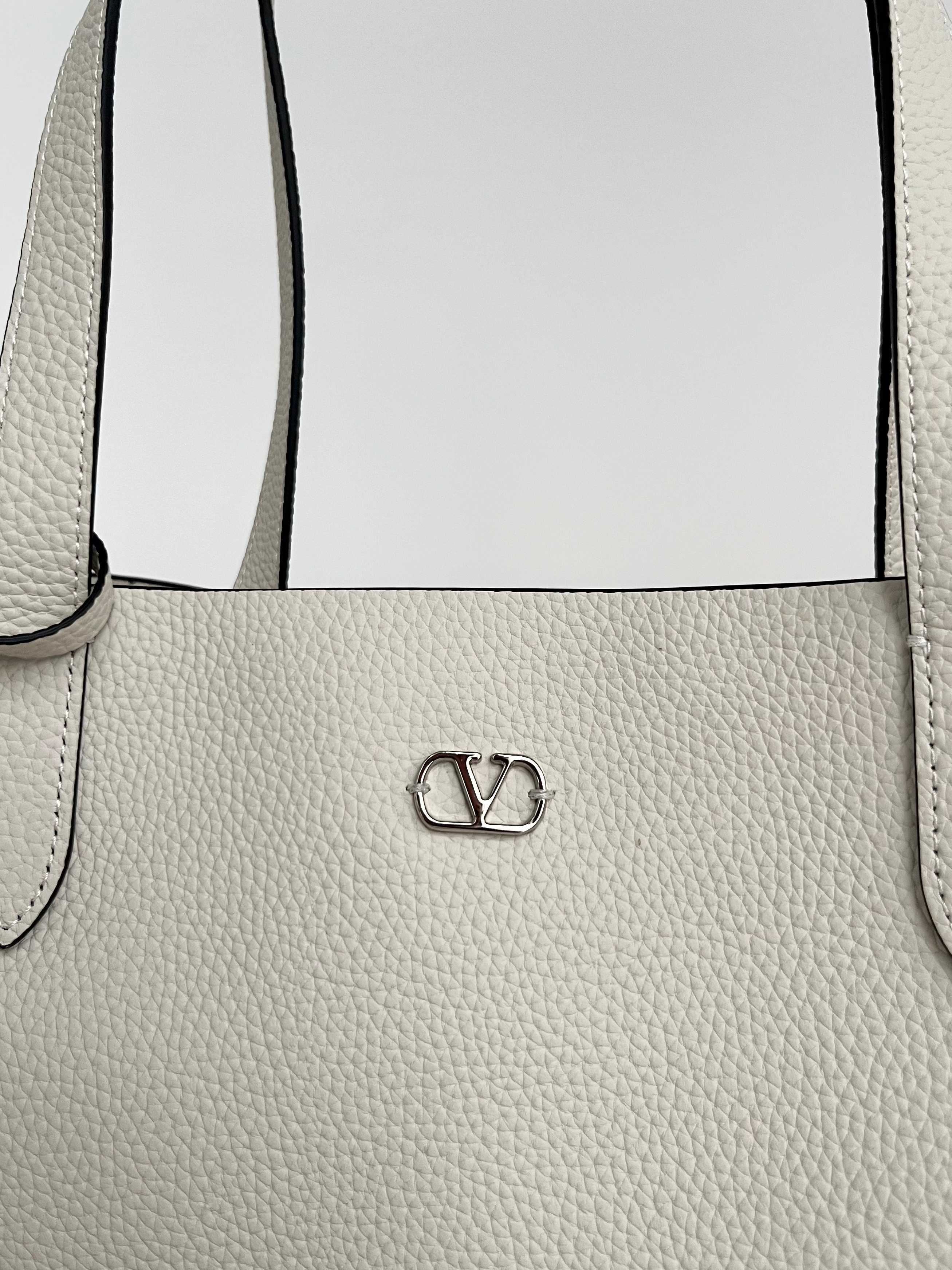 Bagsaaa Va1e*ntin0 Garavani Nellcôte Medium Shopping Bag In Grainy Calfskin Ivory - 40cm