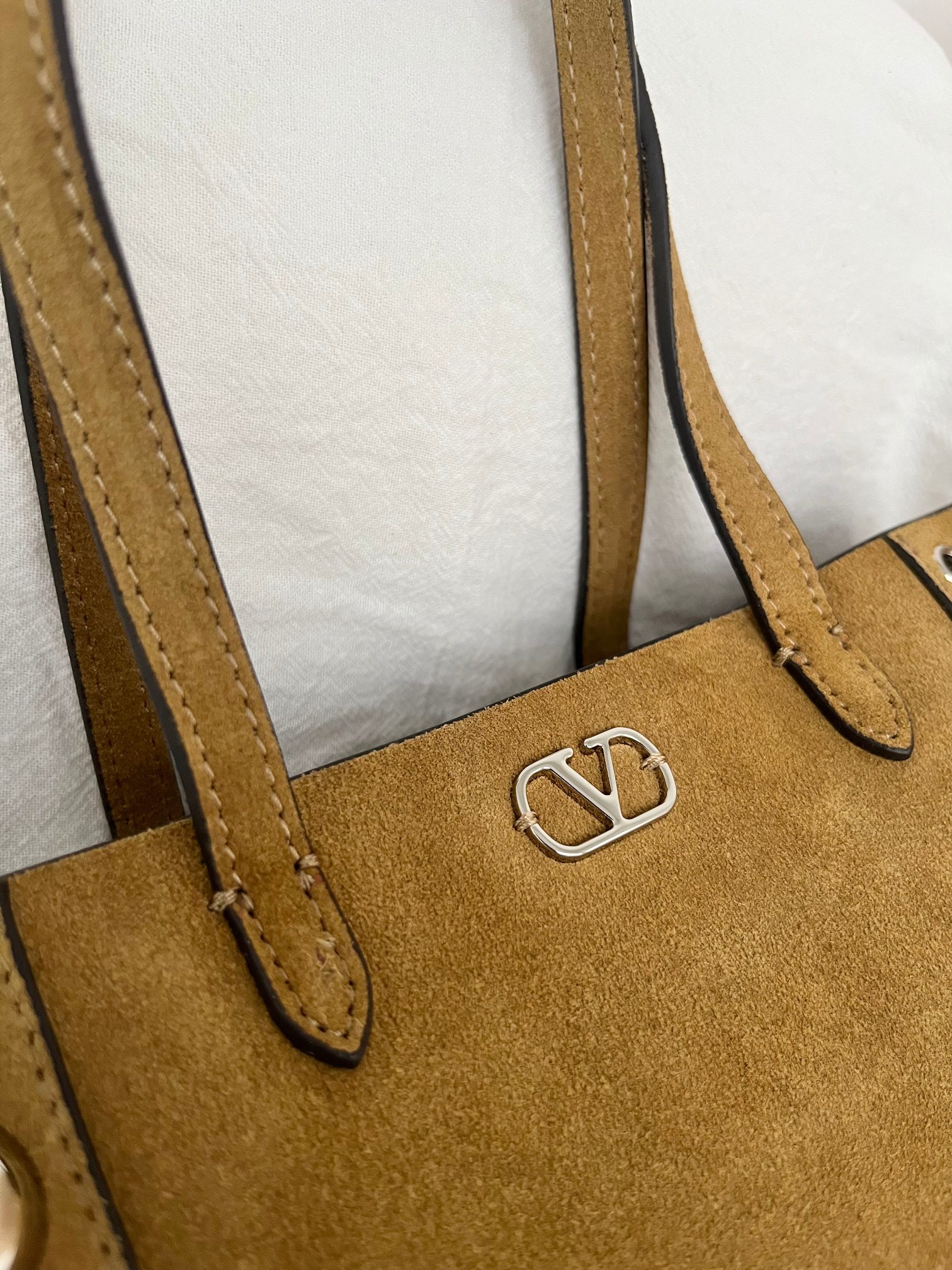 Bagsaaa Va1e*ntin0 Garavani Nellcôte Mini Suede Shopping Bag brown - 21cm