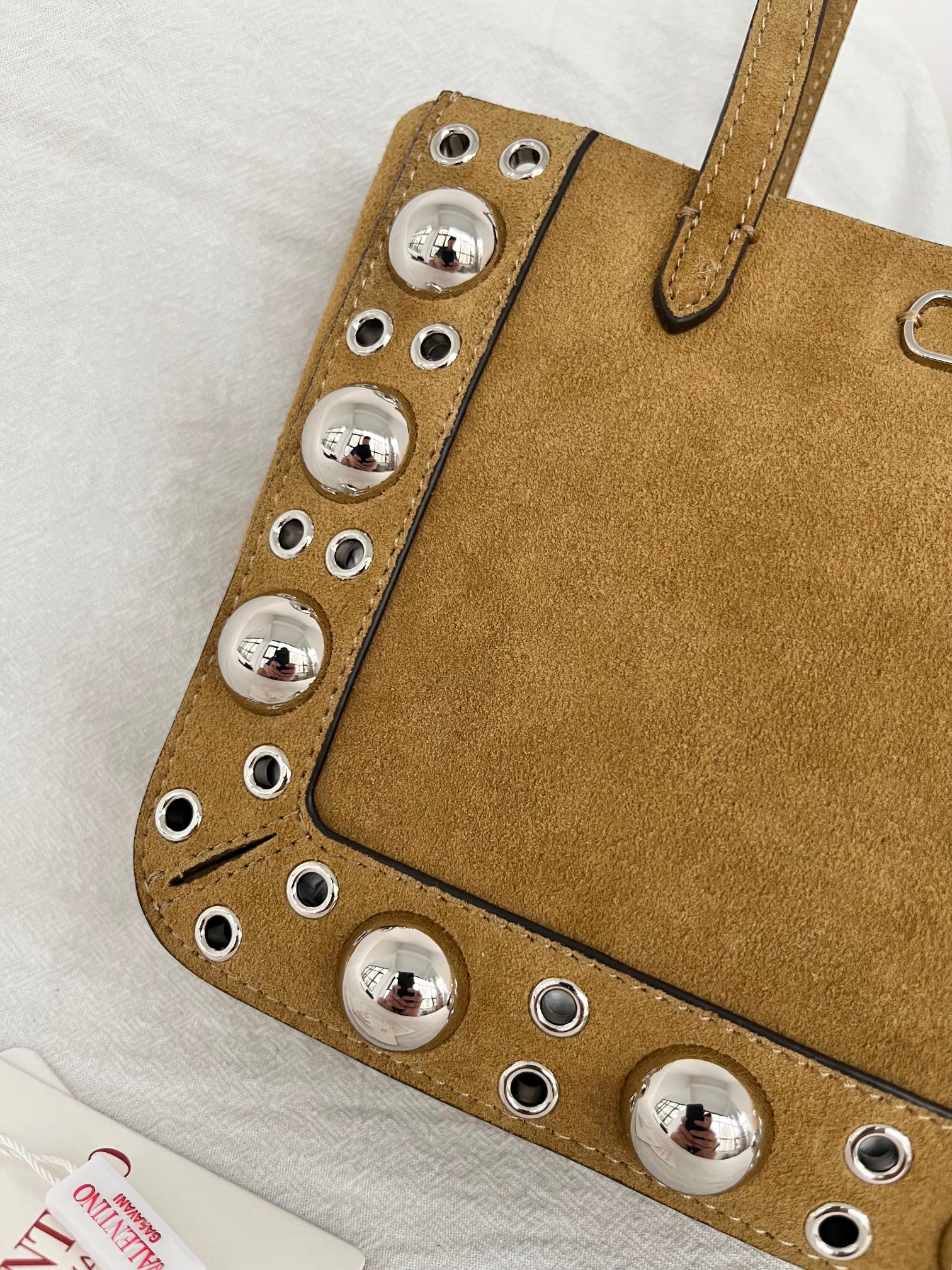 Bagsaaa Va1e*ntin0 Garavani Nellcôte Mini Suede Shopping Bag brown - 21cm
