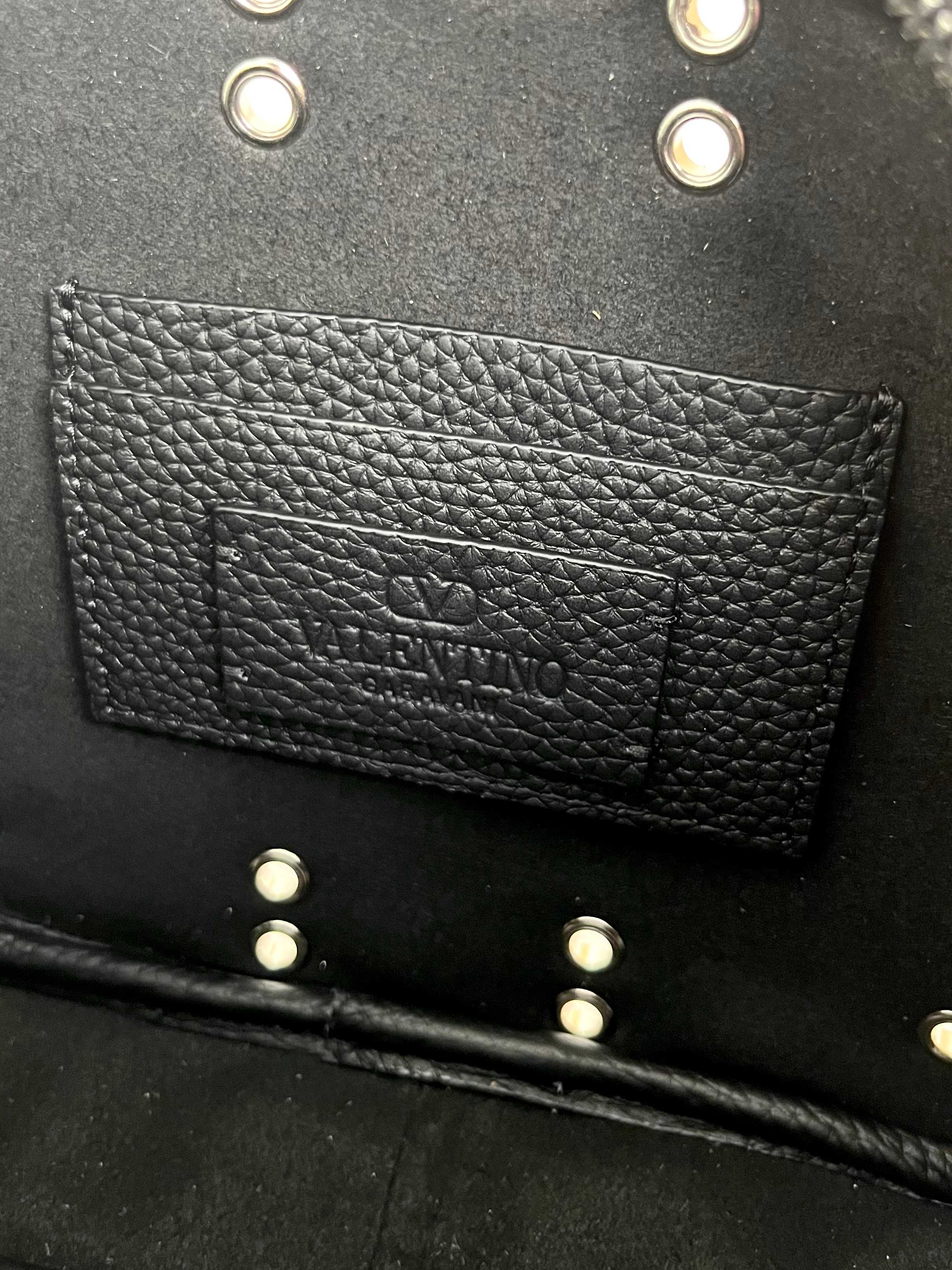 Bagsaaa Va1e*ntin0 Garavani Nellcôte Crossbody Bag In Grainy Calfskin black - 23cm