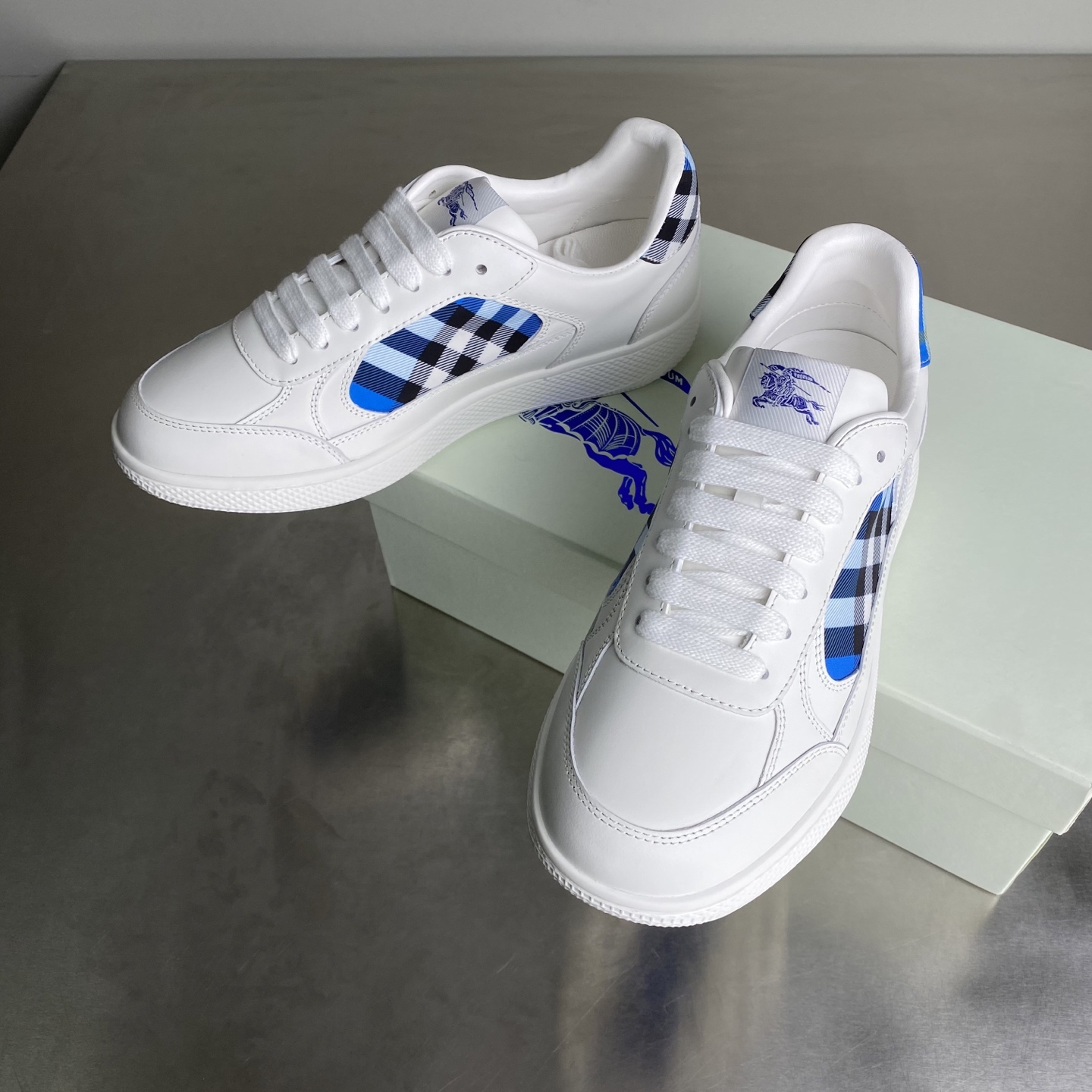 Bagsaaa Bv*b*rry Leather and Check Terrace Sneakers​ Blue