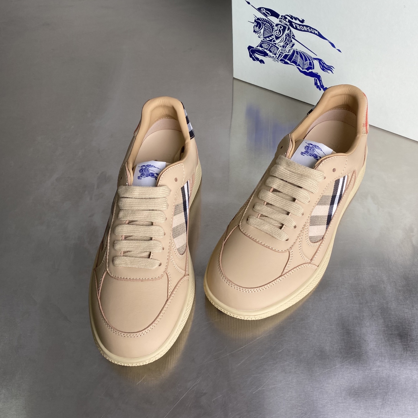 Bagsaaa Bv*b*rry Leather and Check Terrace Sneakers​ Beige
