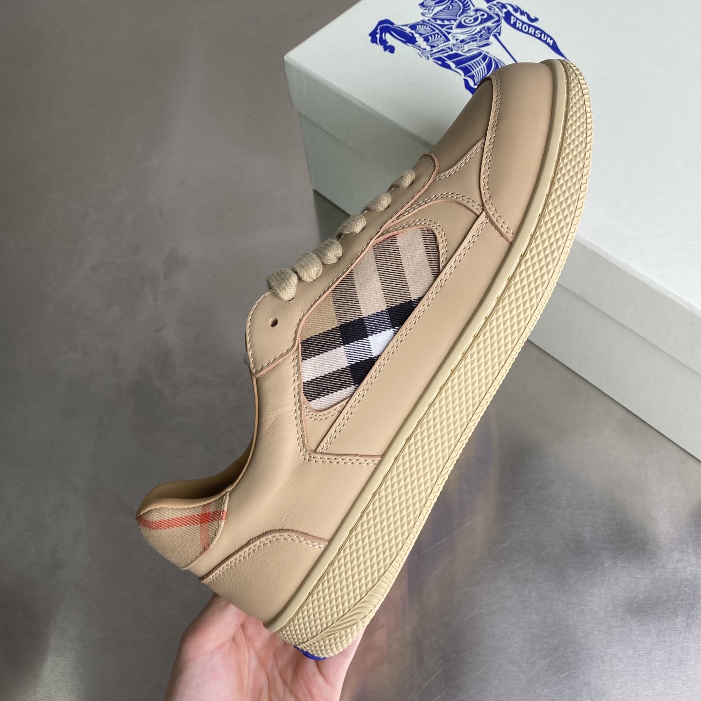 Bagsaaa Bv*b*rry Leather and Check Terrace Sneakers​ Beige
