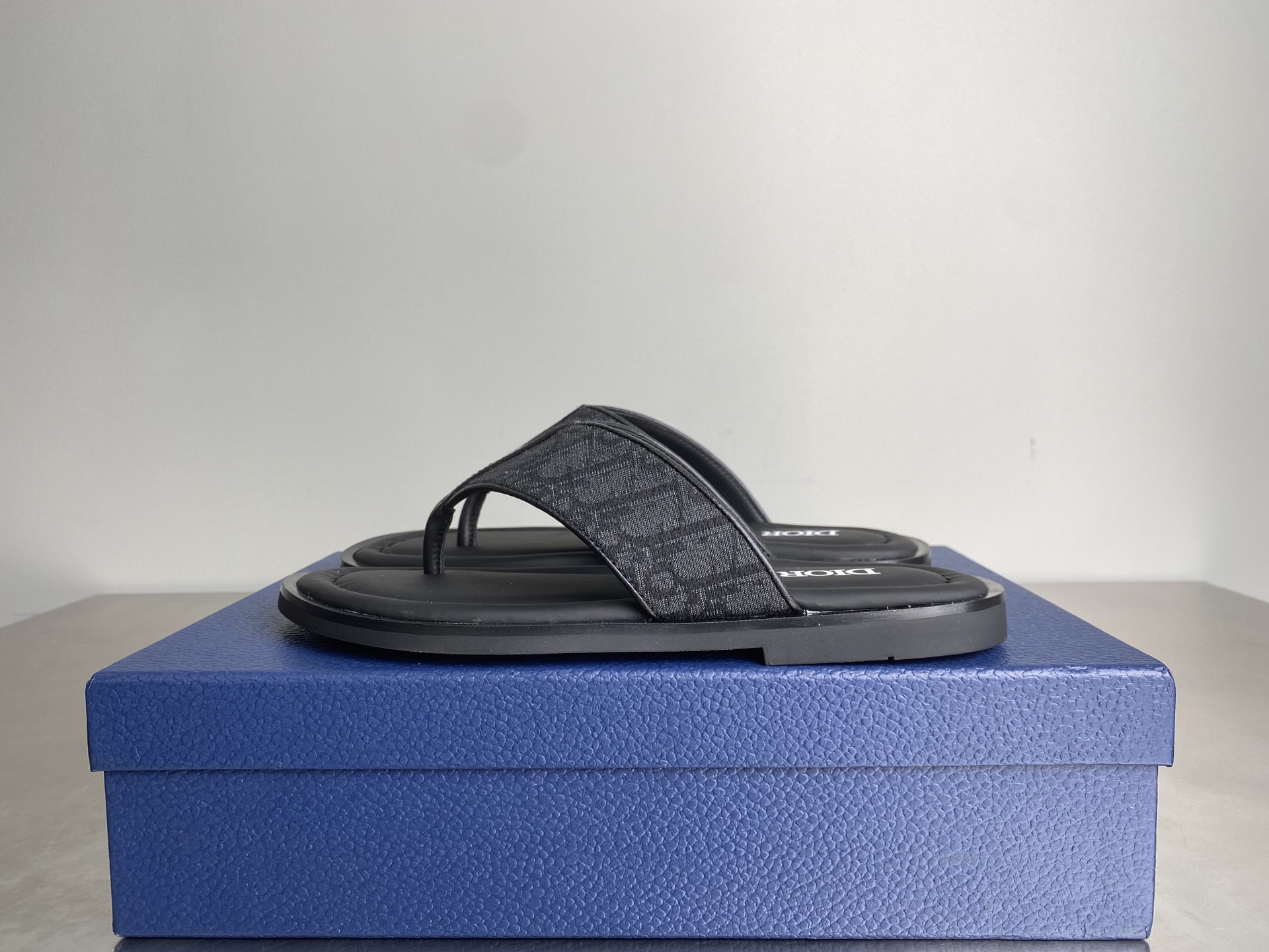 Bagsaaa D10r Alias Thong Sandal Black D10r Oblique Jacquard