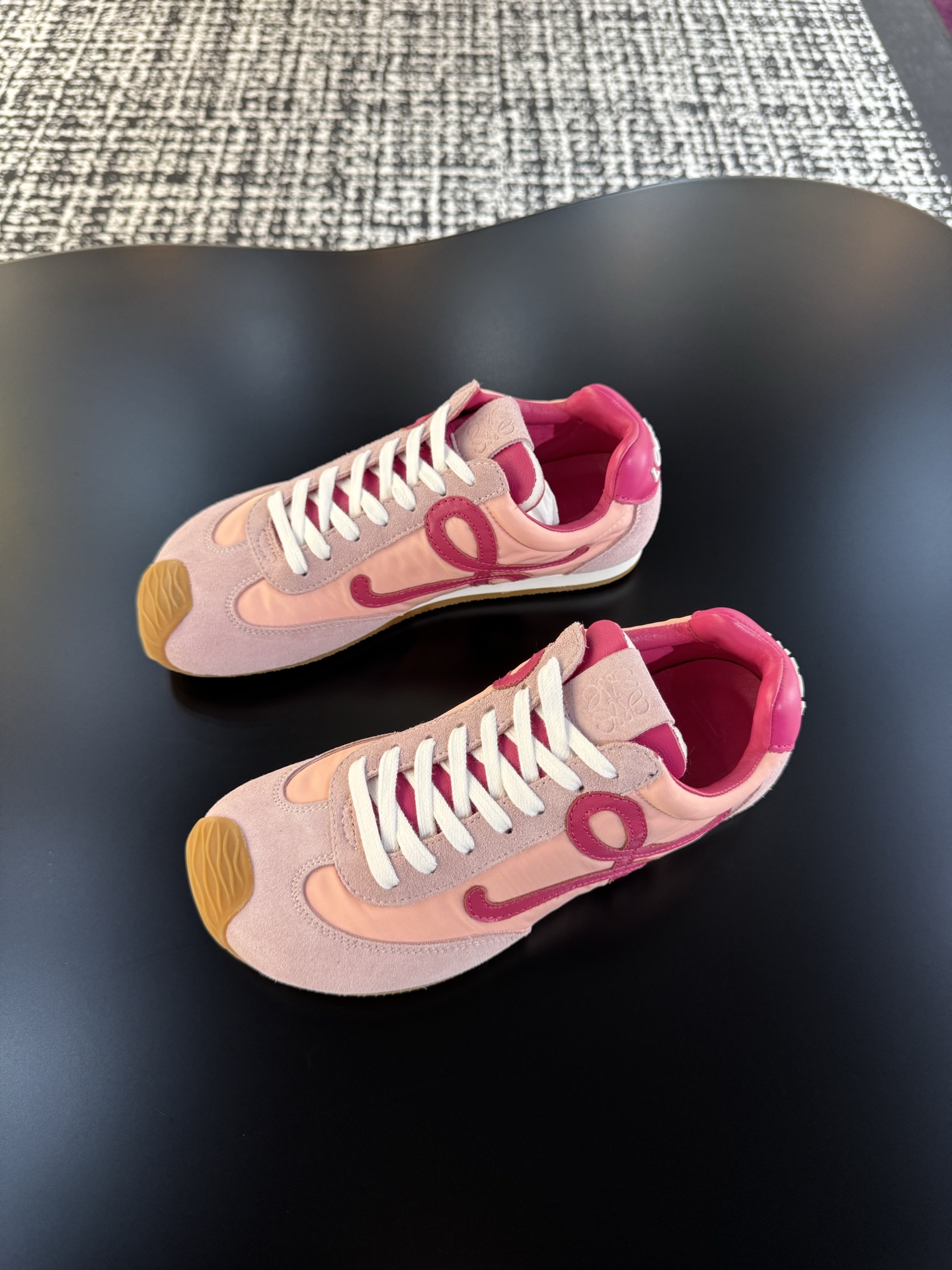 Bagsaaa L0ew* Ballet Runner 2.0 in nylon and calfskin Baby Pink