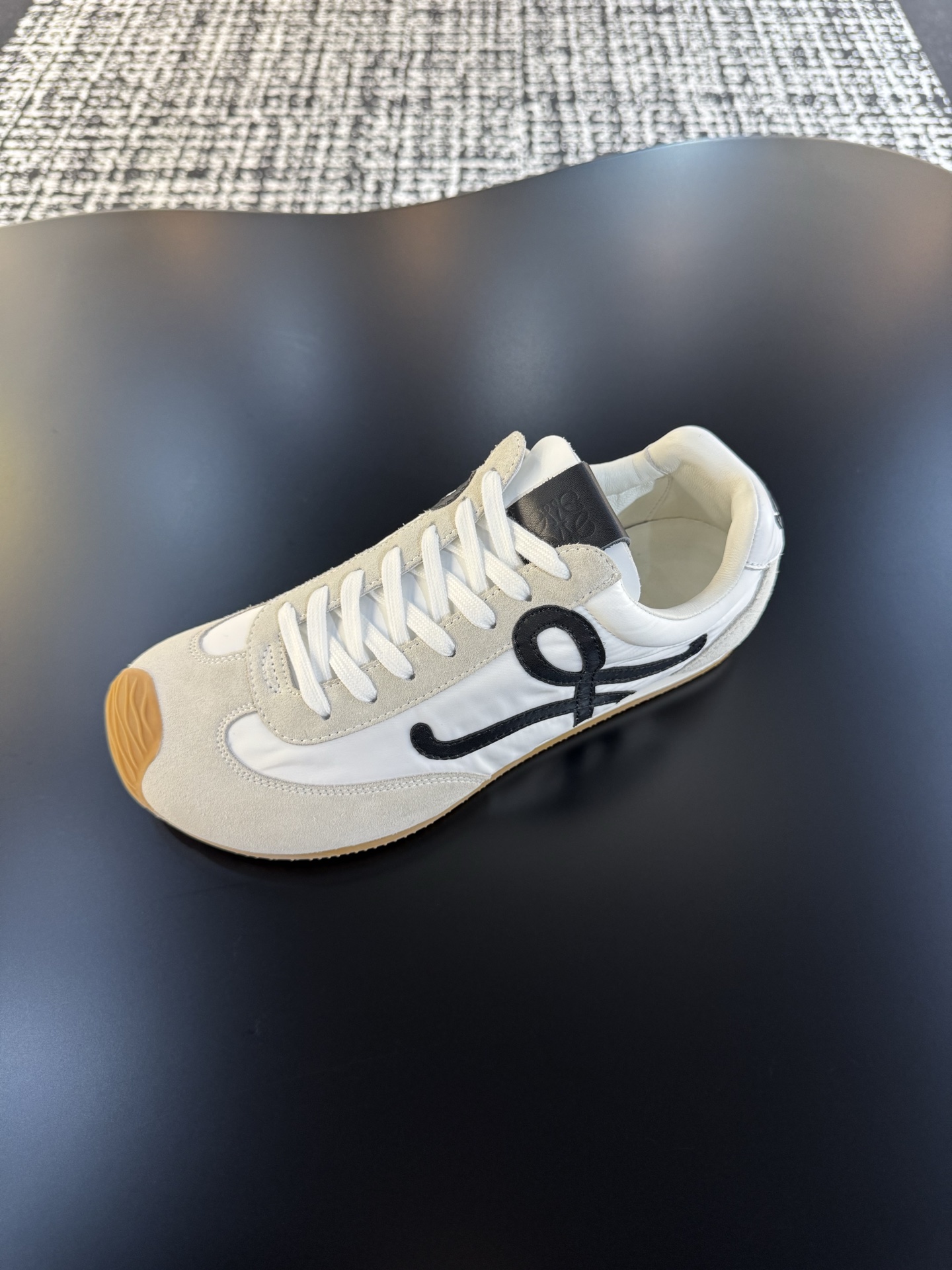 Bagsaaa L0ew* Ballet Runner 2.0 in nylon and calfskin white & black