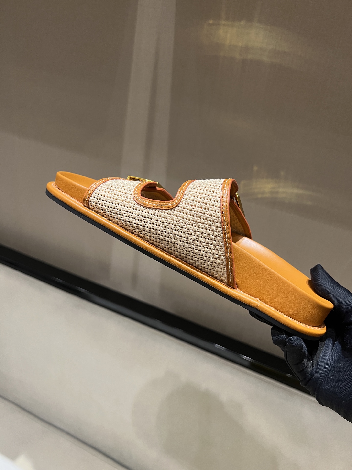 Bagsaaa F**di Beige/Brown Woven Raffia and Leather FF Buckle Slides