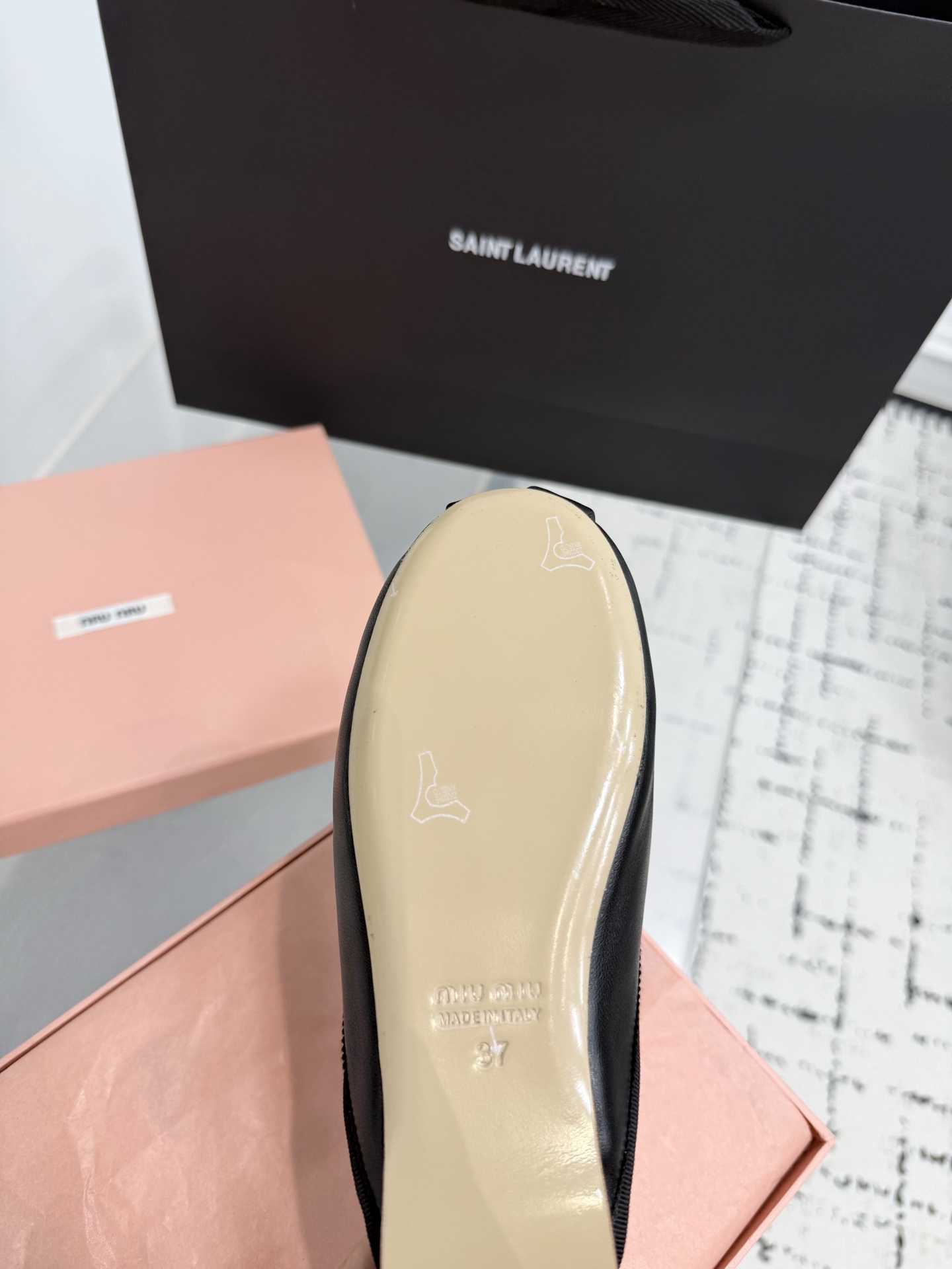 Bagsaaa Miu Miu Leather ballerina mules black