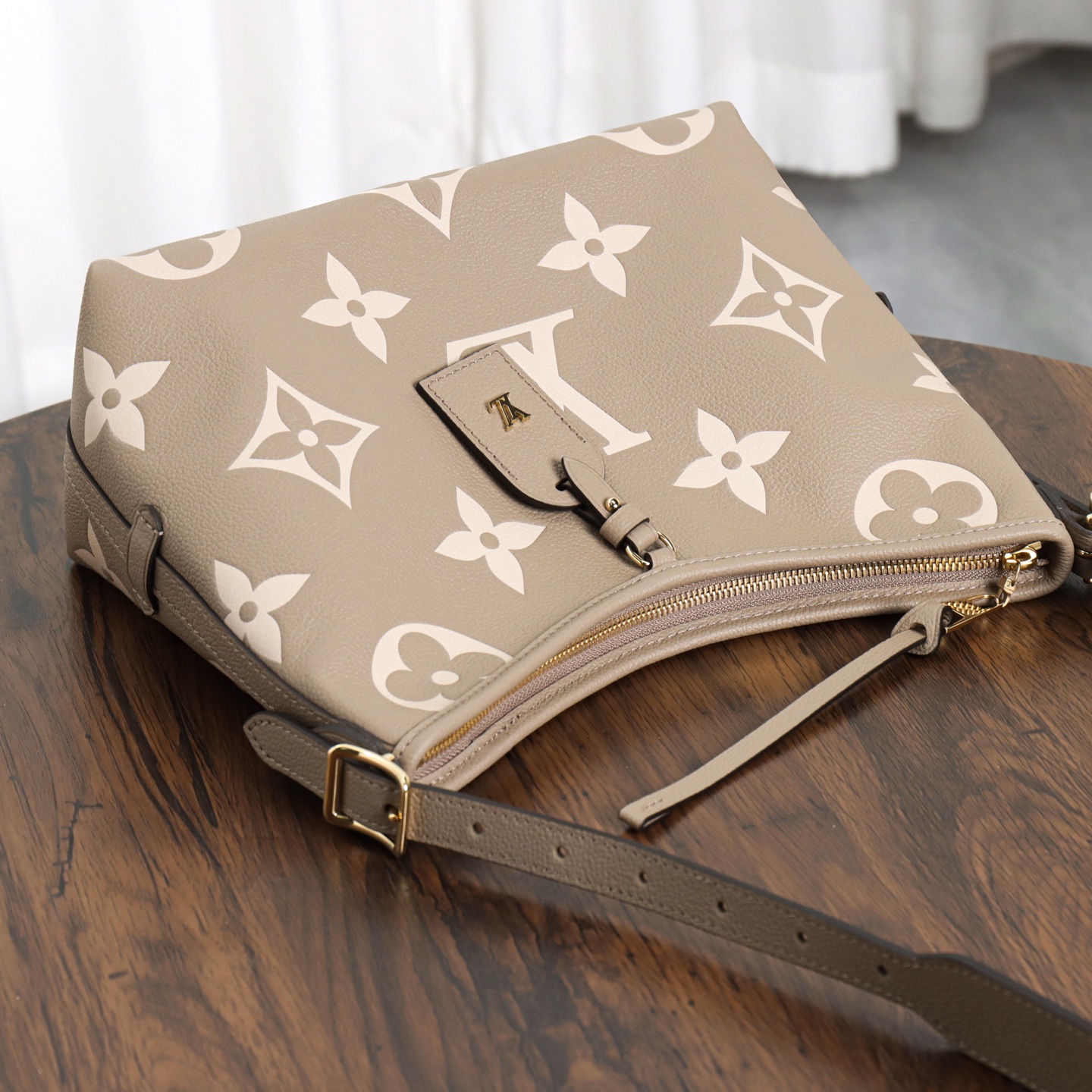 Bagsaaa LV M47180 CarryAll PM Bag Grey/Crème Beige - 29.5cm