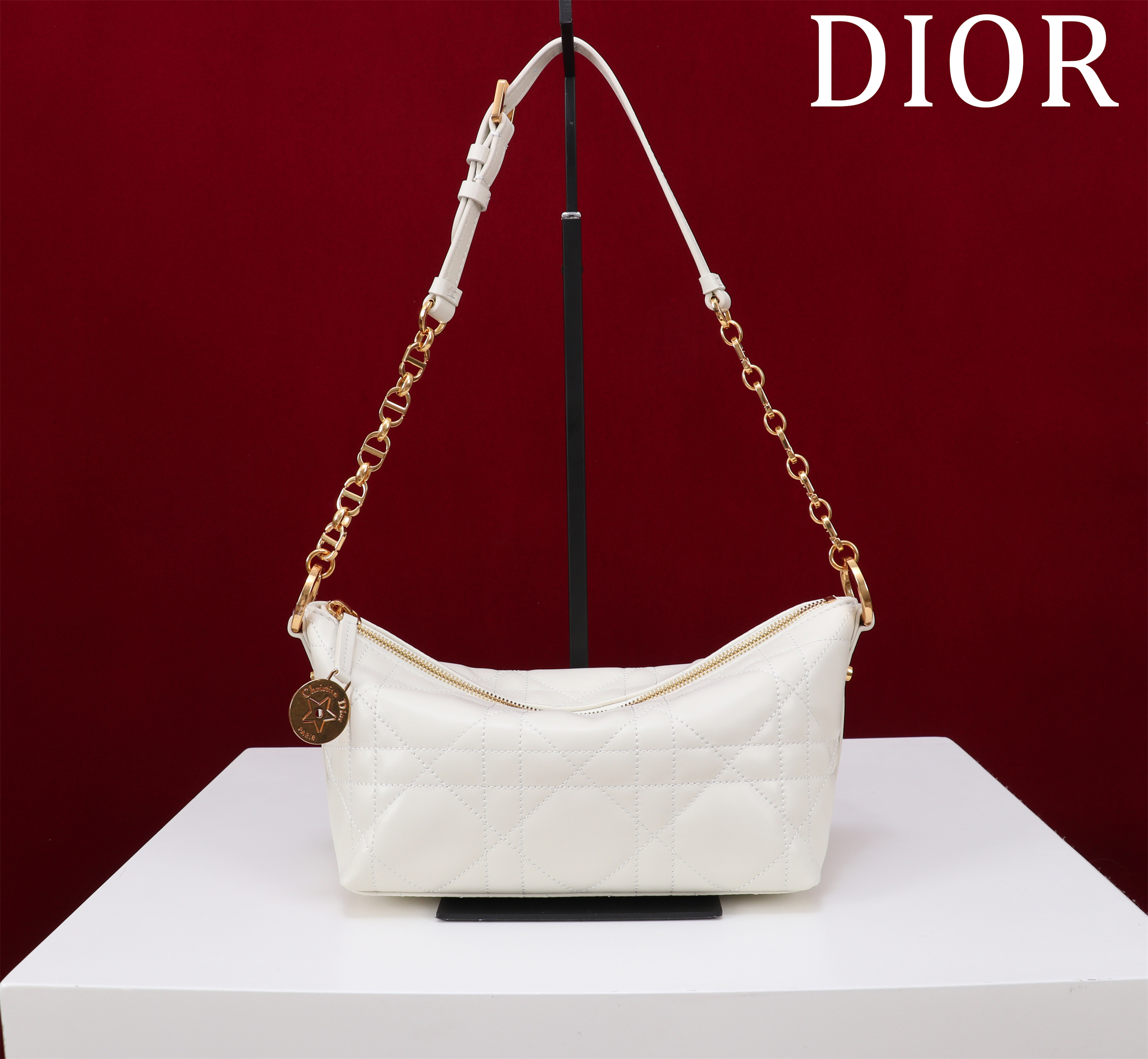 Bagsaaa D10rstar Hobo Bag with Chain Latte Macrocannage Lambskin - 22cm