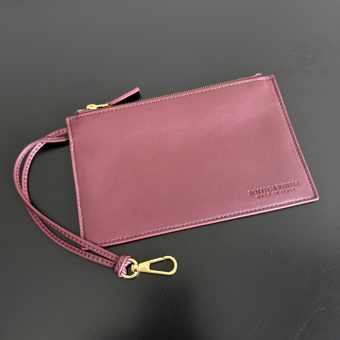 B0tt*ga Ven*ta Mini Cabat Heart Tote Bag in Intrecciato Leather - 22cm