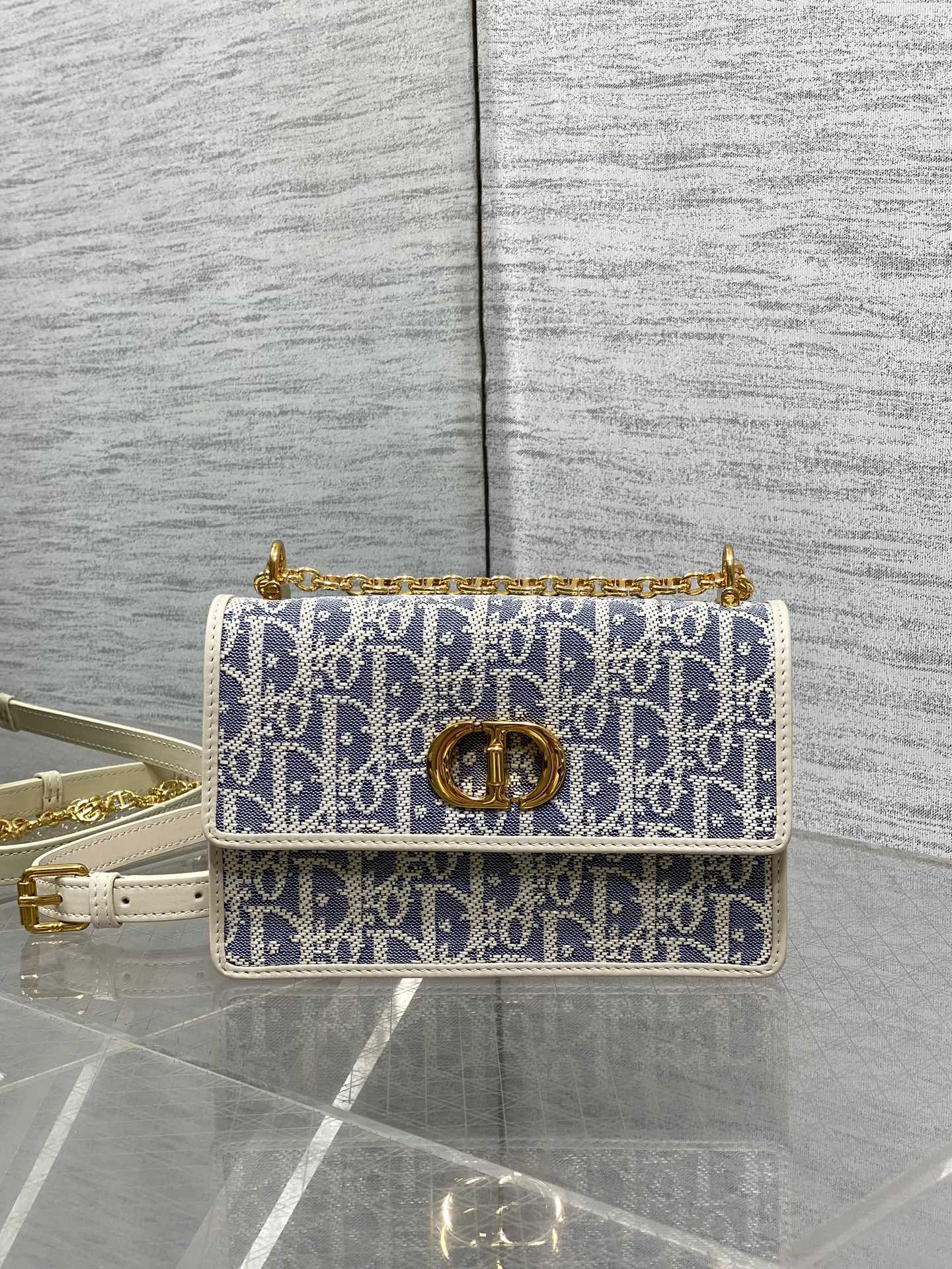 Bagsaaa D10r Miss Caro Mini Bag Blue D10r Oblique Chambray with Raffia Effect and Light Biscuit Smooth Calfskin - 18cm