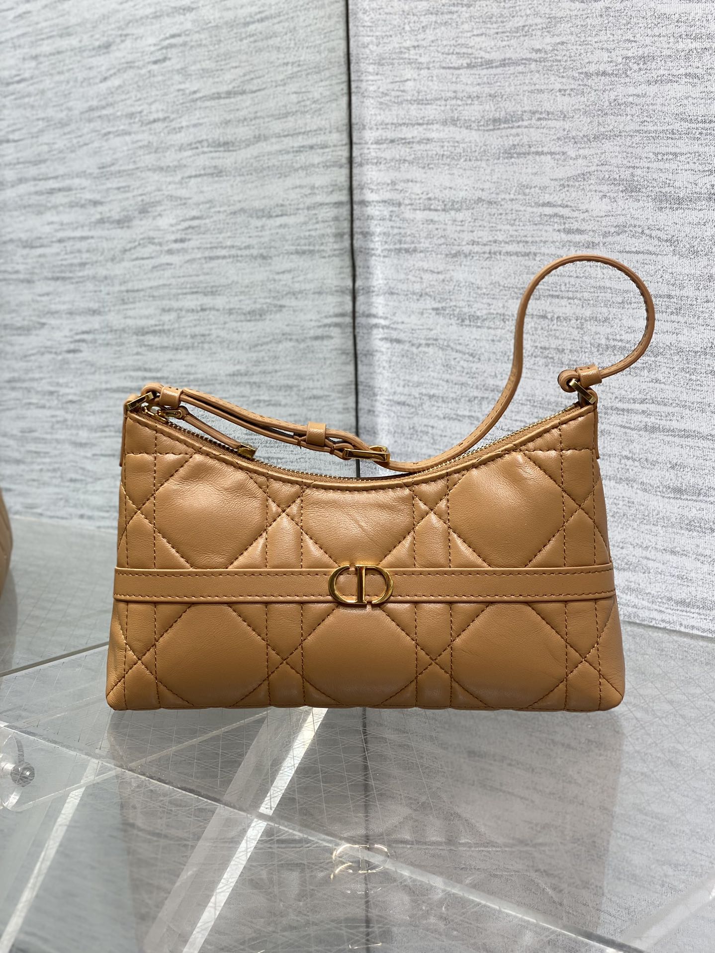 Bagsaaa D10r Miss Caro Cigale Mini Bag Light Gold-Tone Macrocannage Lambskin - 24cm