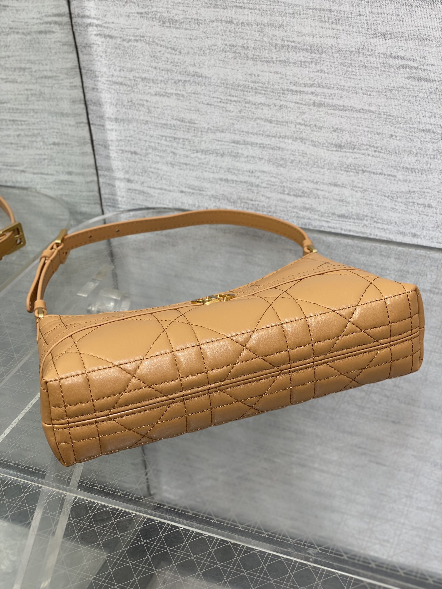 Bagsaaa D10r Miss Caro Cigale Mini Bag Light Gold-Tone Macrocannage Lambskin - 24cm
